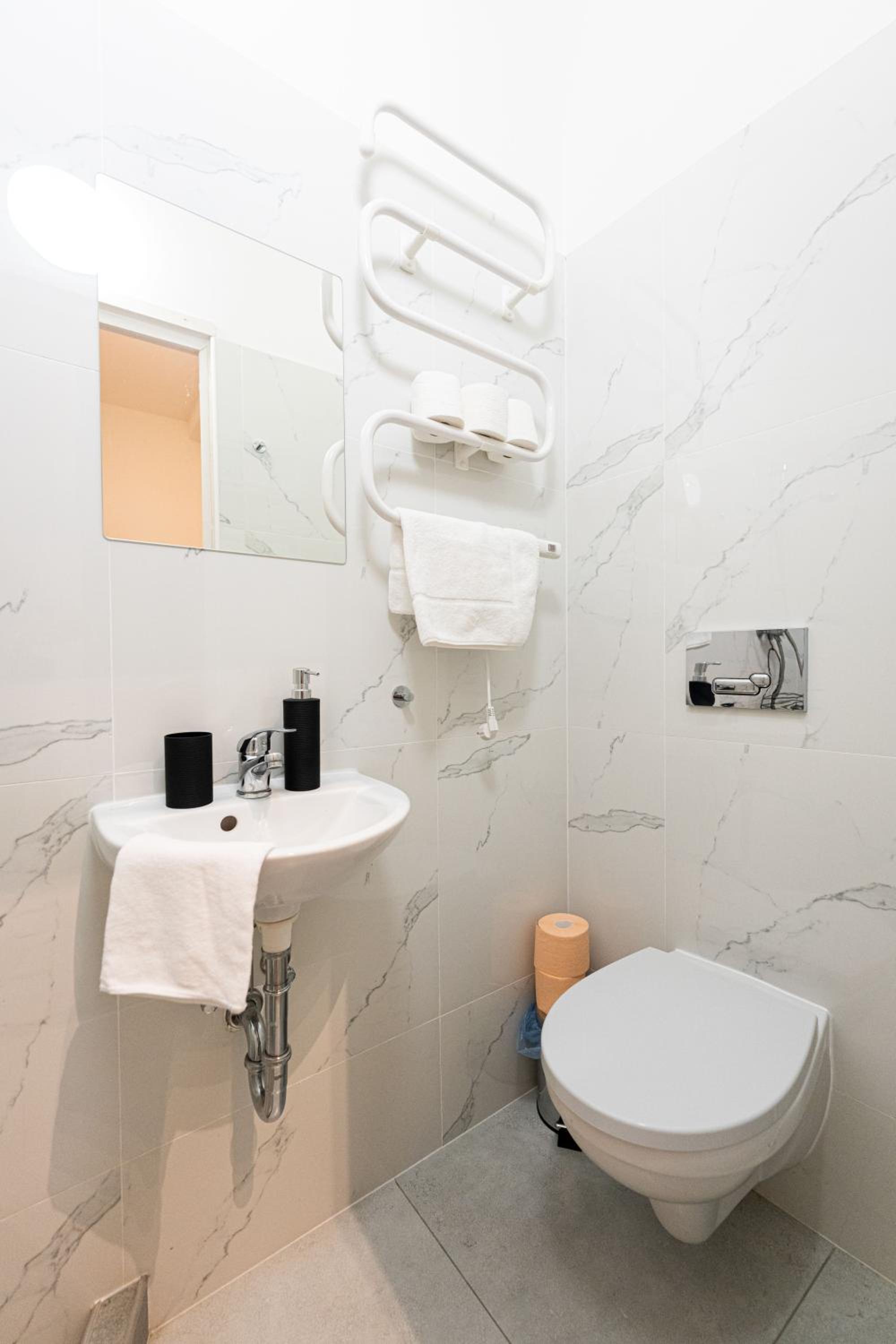 One-Bedroom Apartment - Photo 29