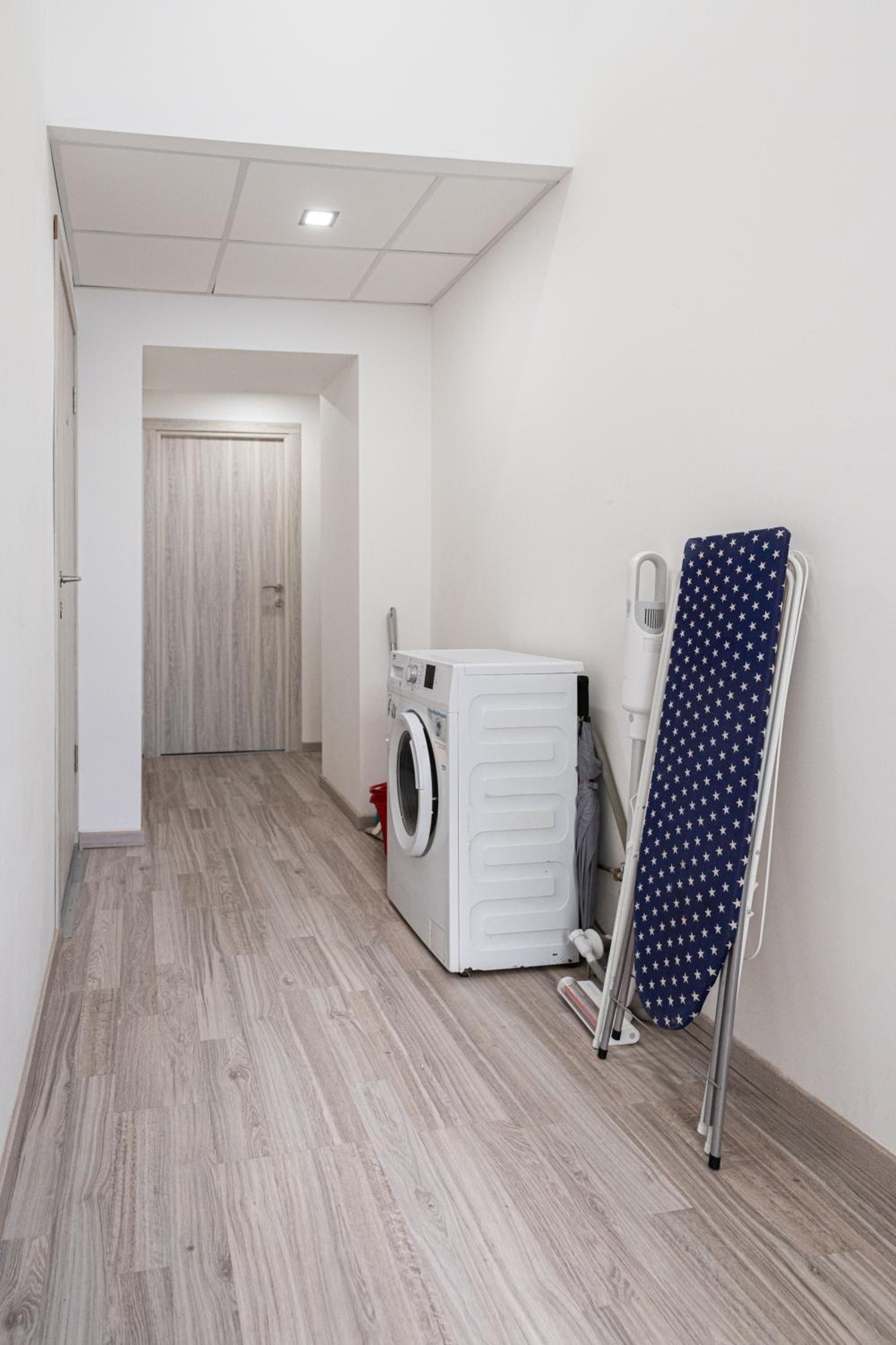 One-Bedroom Apartment - Photo 27