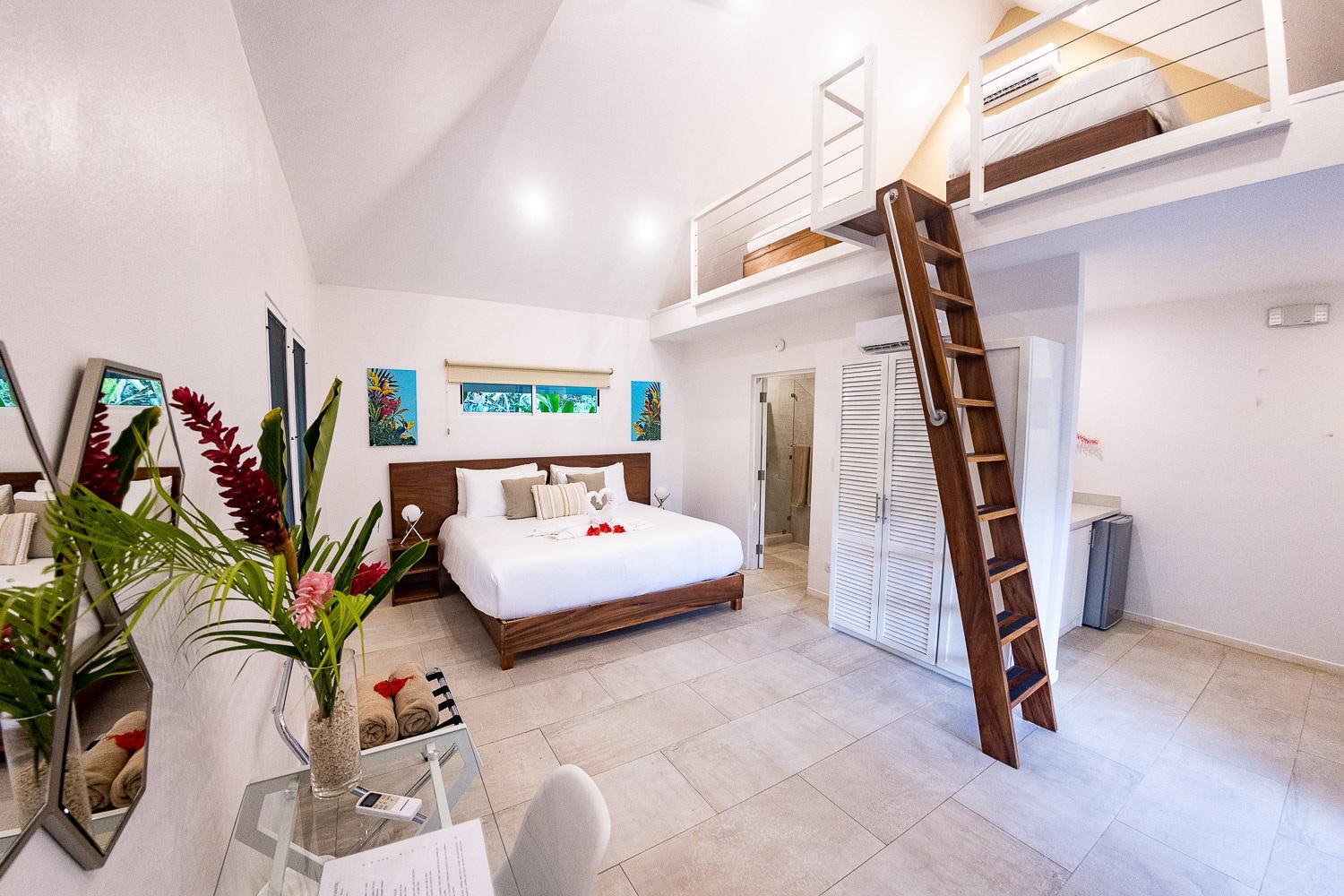 King Room with Pool View

Номер "Кинг" с видом на бассейн