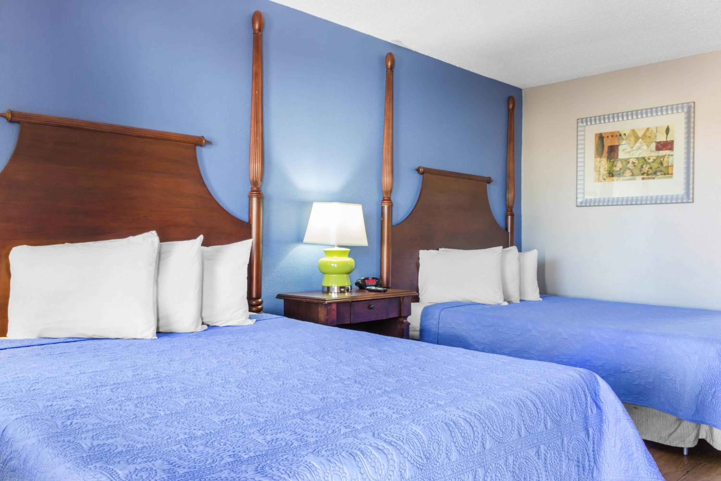Standard Double Room with Two Double Beds - Non-Smoking - Photo 4