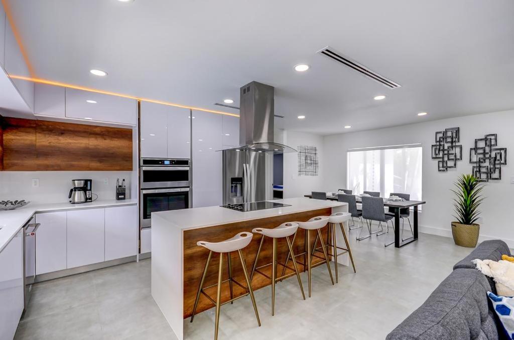 Five-Bedroom House - Photo 37