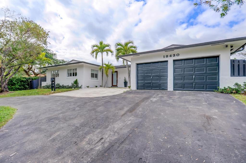 Five-Bedroom House - Photo 42