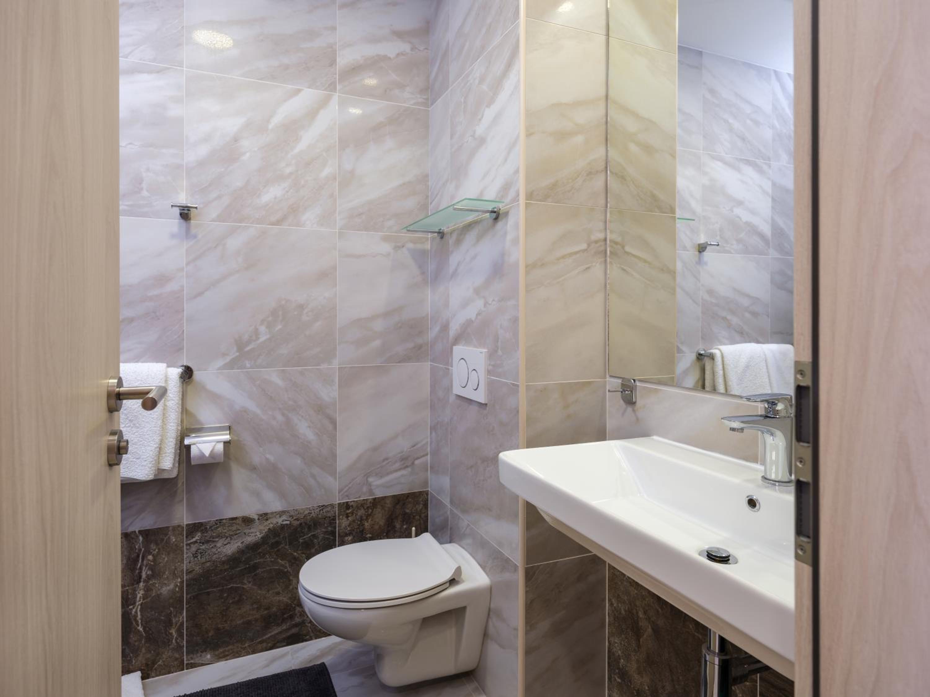 Triple Room with Terrace thumbnail 6