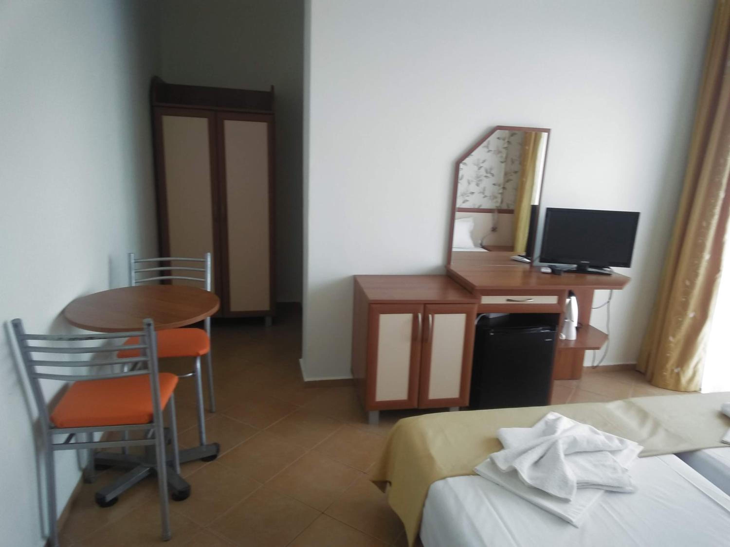 Deluxe Double Room with Side Sea View photo 2