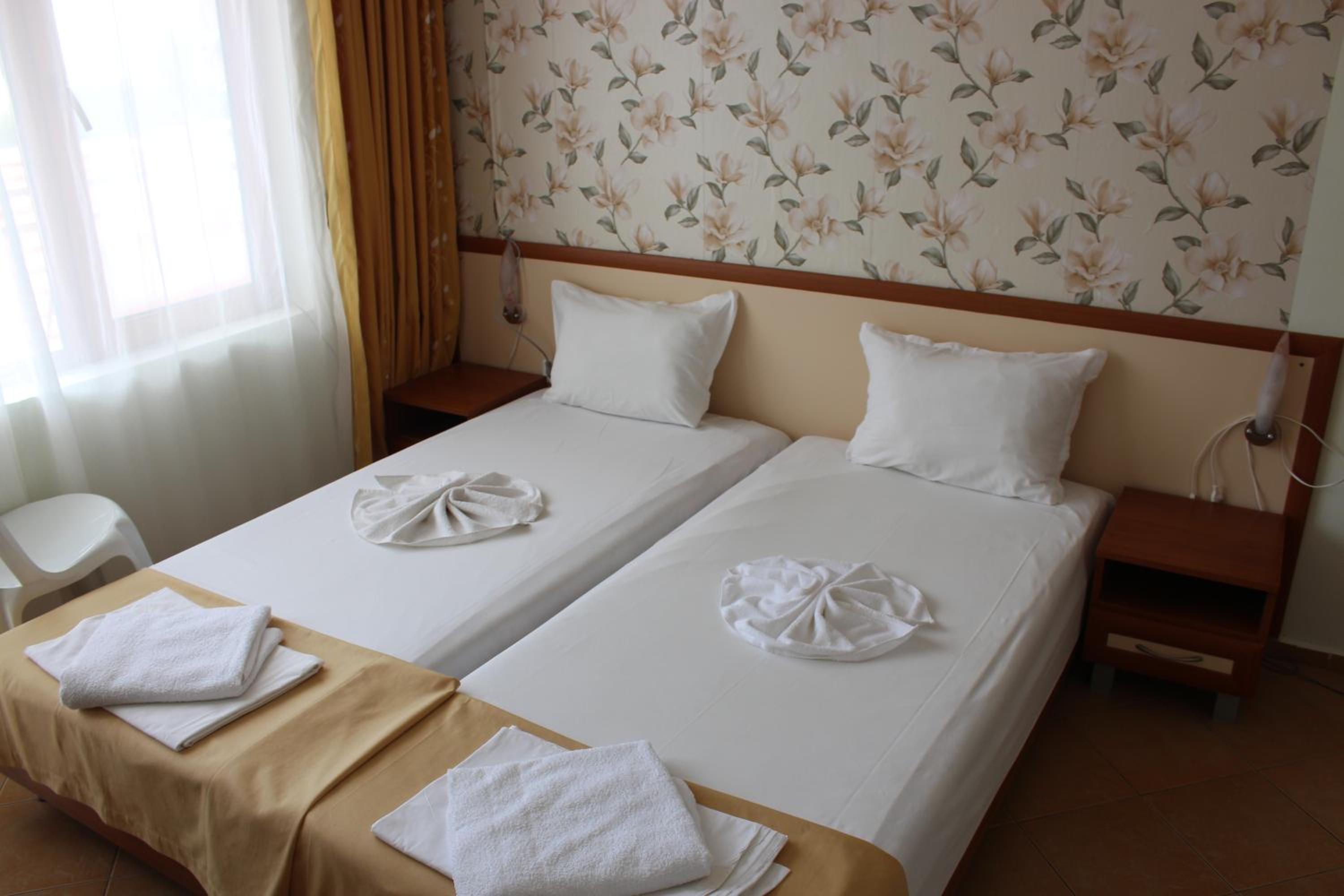 Deluxe Double Room with Side Sea View photo 3