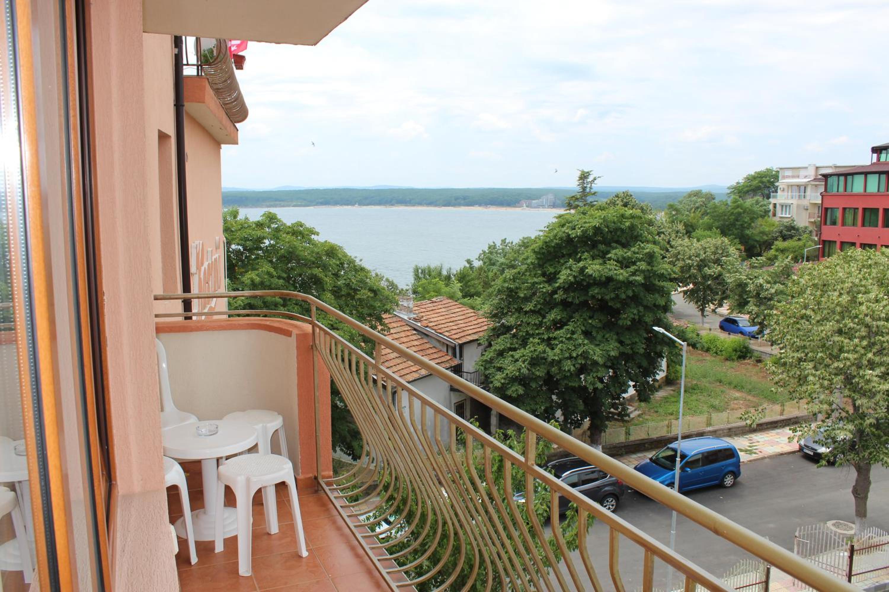 Family Room with Side Sea View photo 3