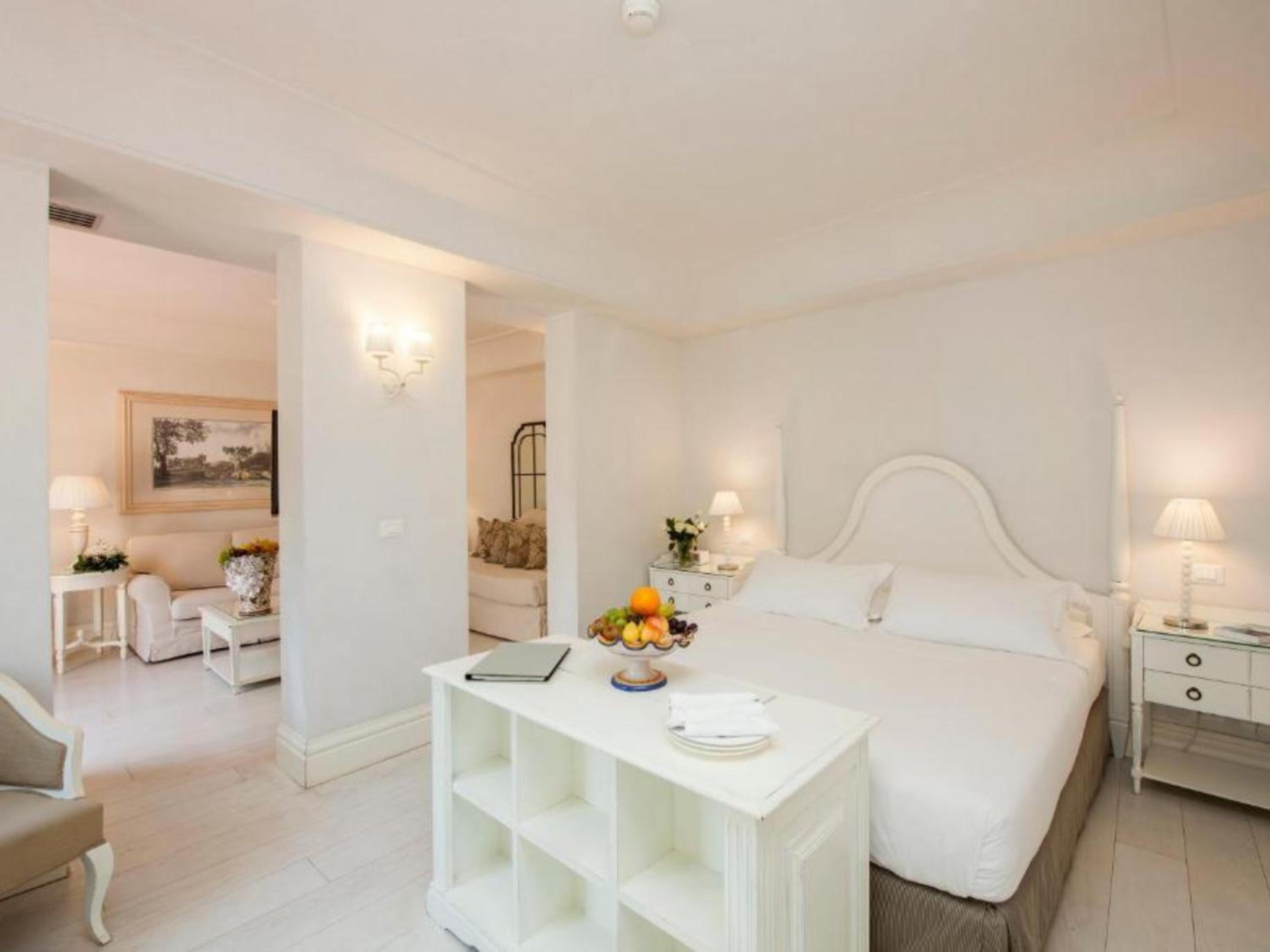 Suite - Photo 1