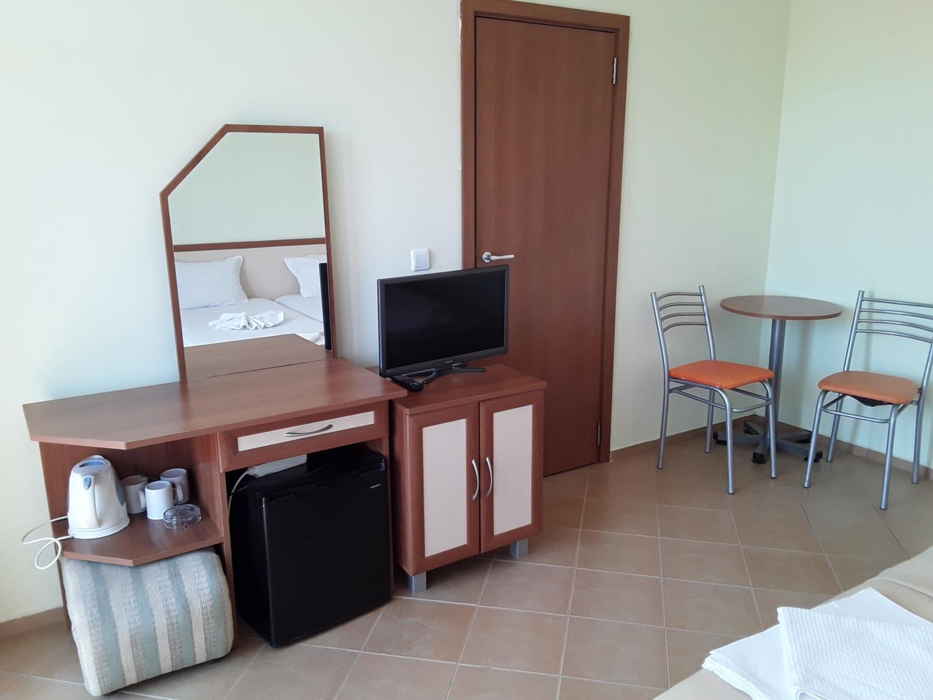 Deluxe Double Room with Side Sea View photo 3