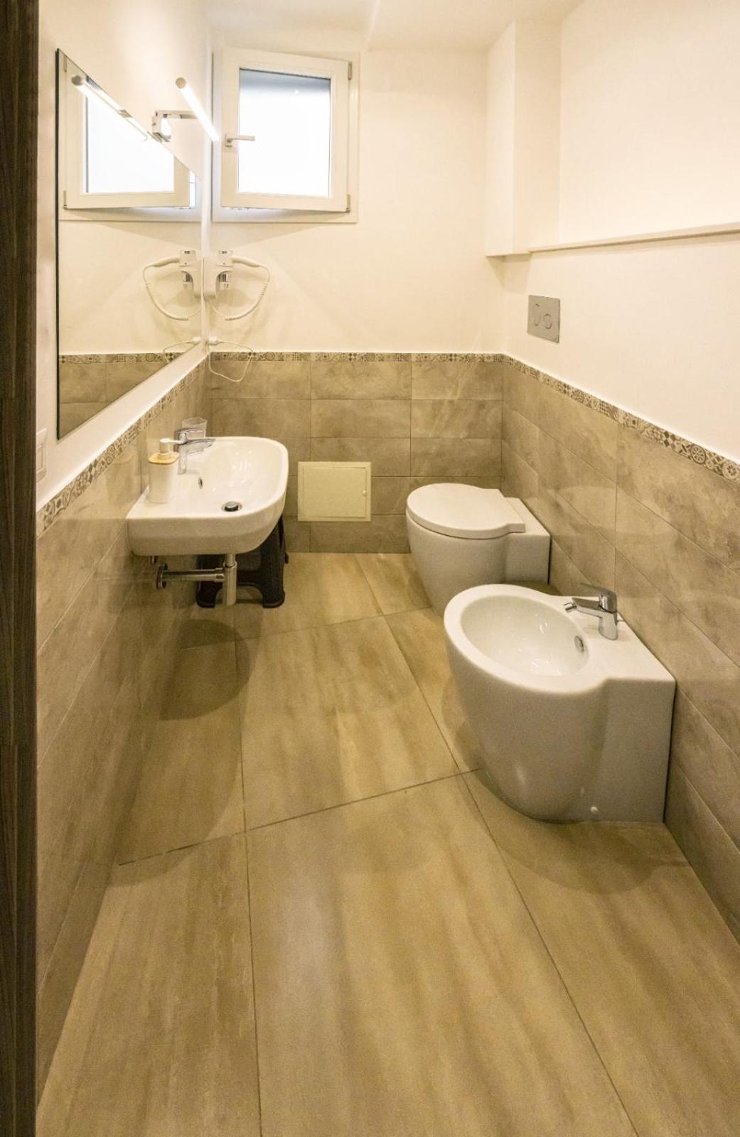 Quadruple Room with Private Bathroom - Photo 4