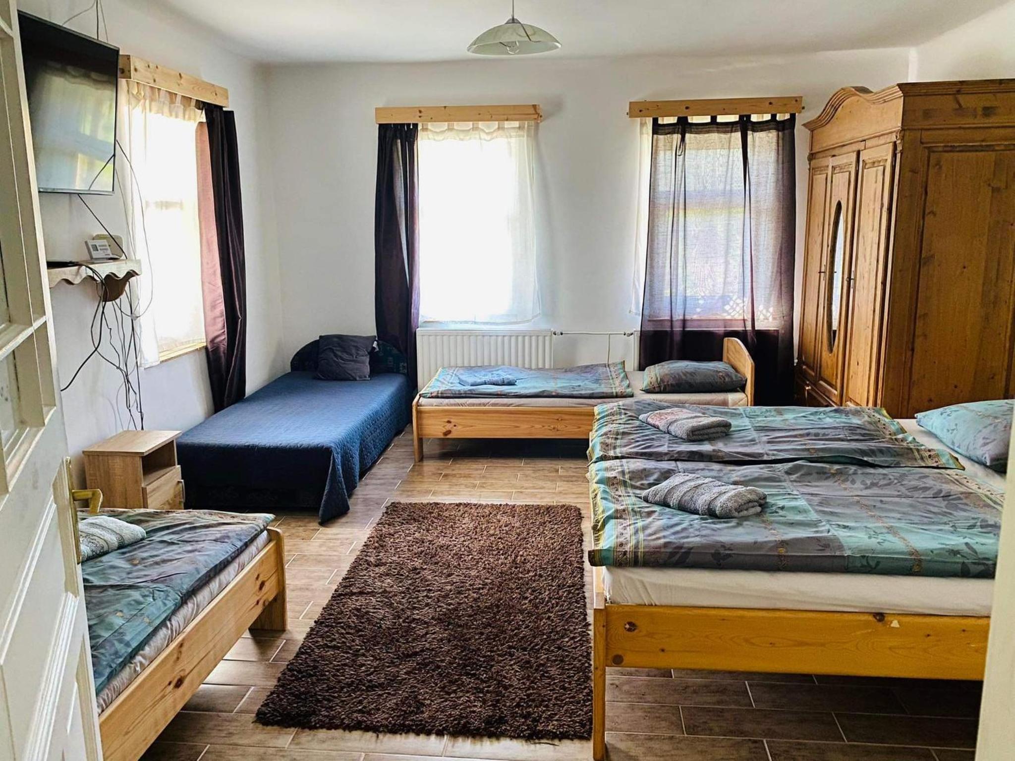 One-Bedroom Apartment - Photo 2