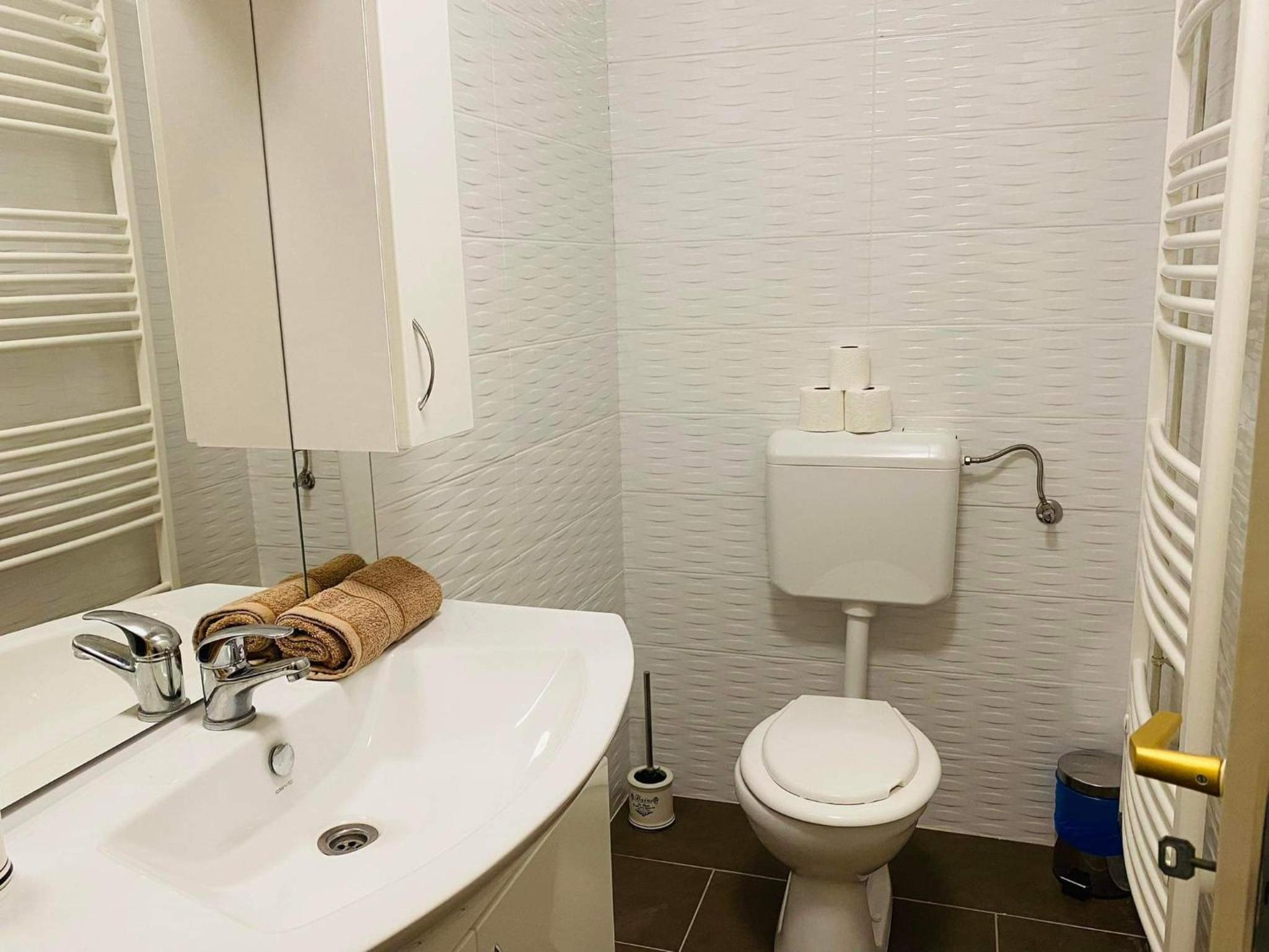 One-Bedroom Apartment - Photo 7