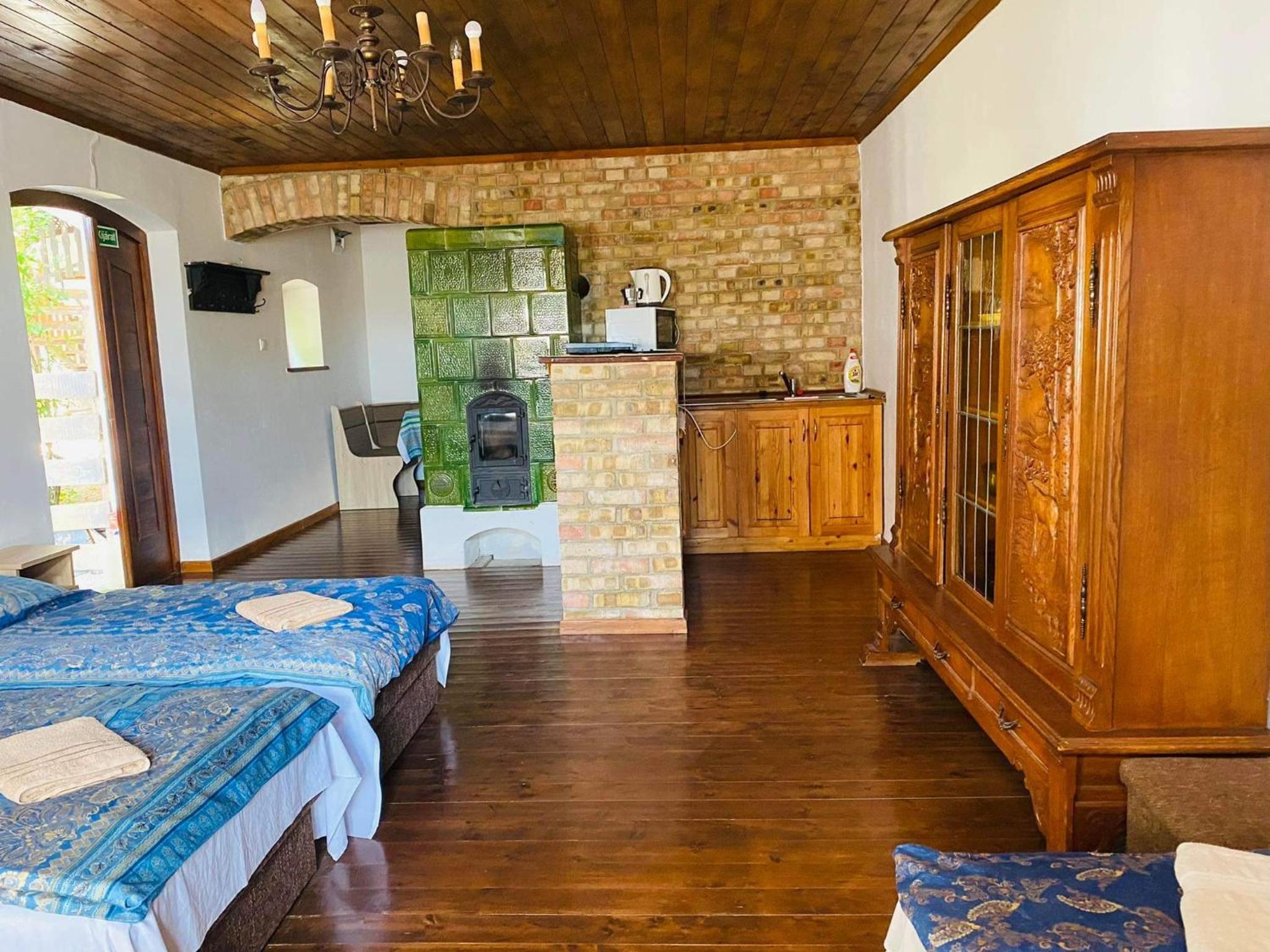 One-Bedroom House - Photo 12