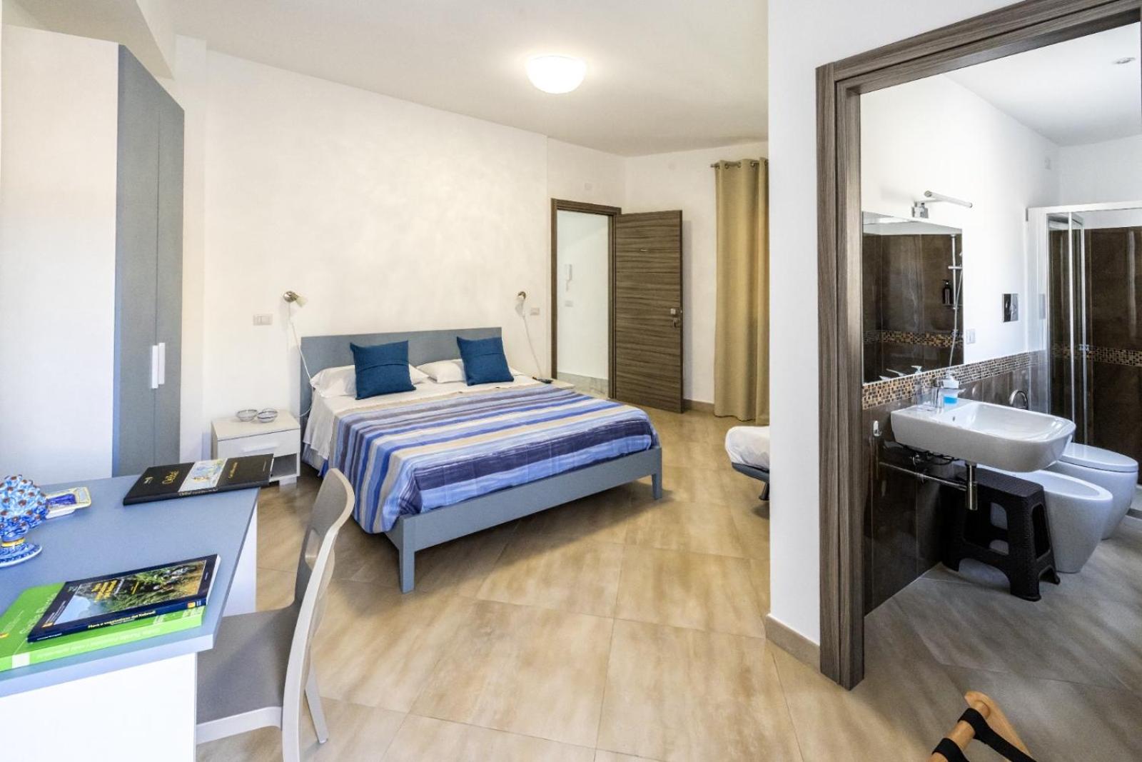 Triple Room with Private Bathroom - Photo 6