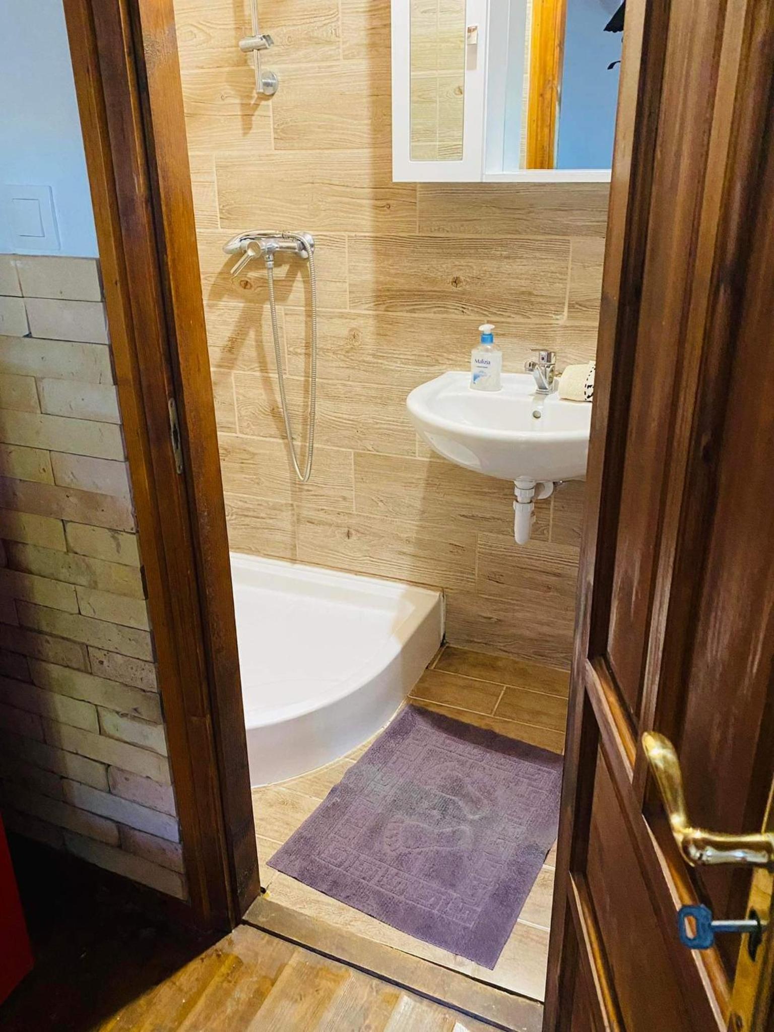 One-Bedroom House - Photo 14