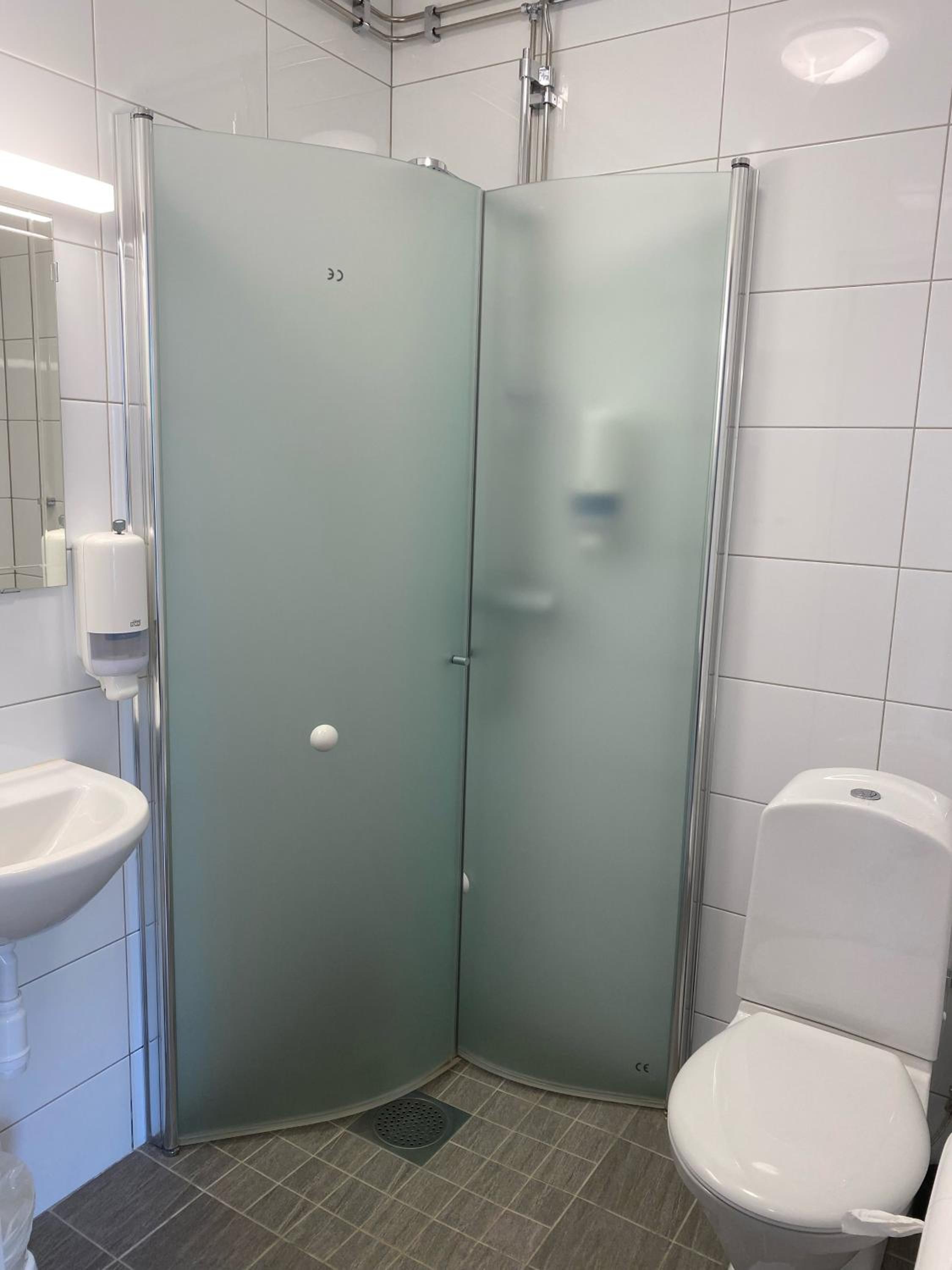 Standard Twin Room - Photo 4