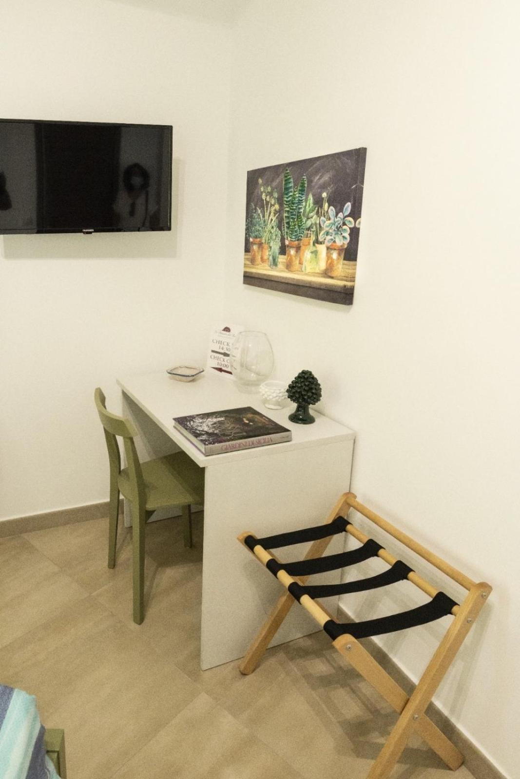 Double Room with Private Bathroom - Photo 3