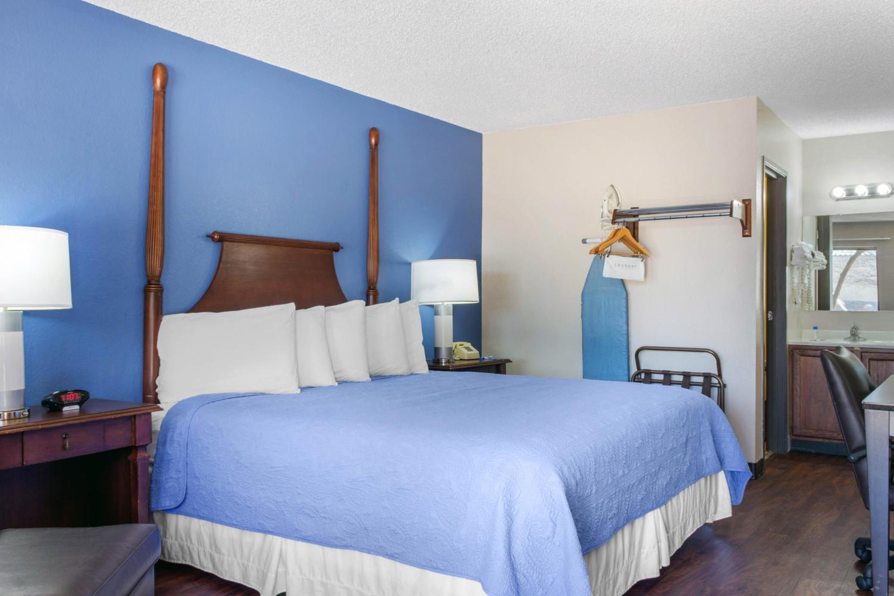 King Room - Accessible/Non-Smoking - Photo 4