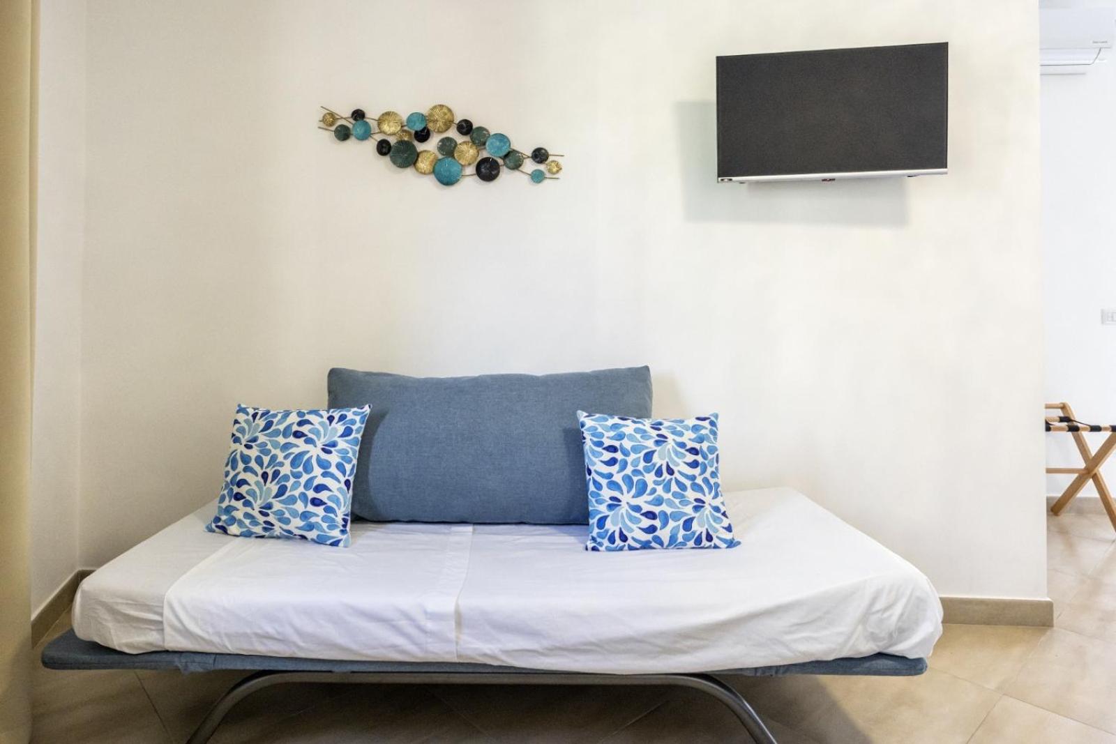 Triple Room with Private Bathroom - Photo 2