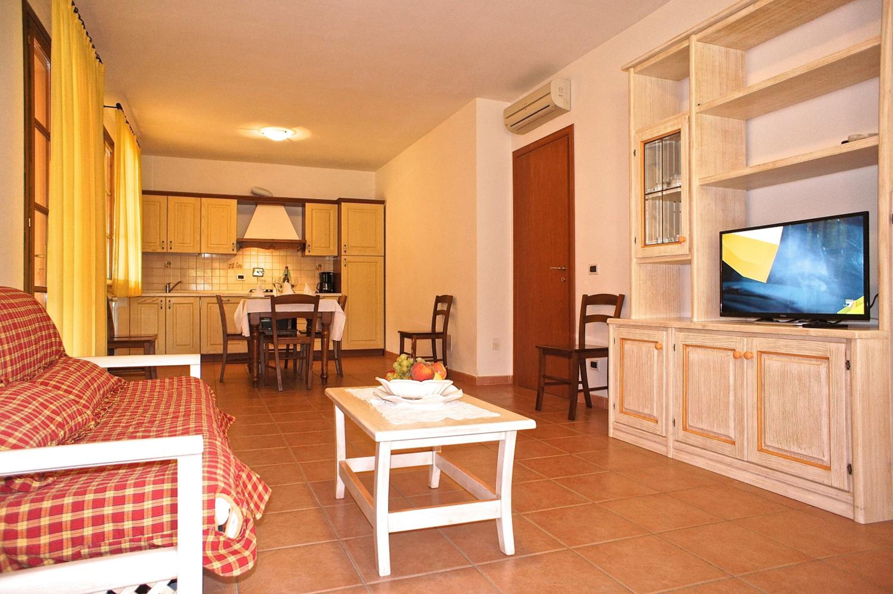 One-Bedroom Apartment with Balcony and Pool View (3 Adults) photo 1
