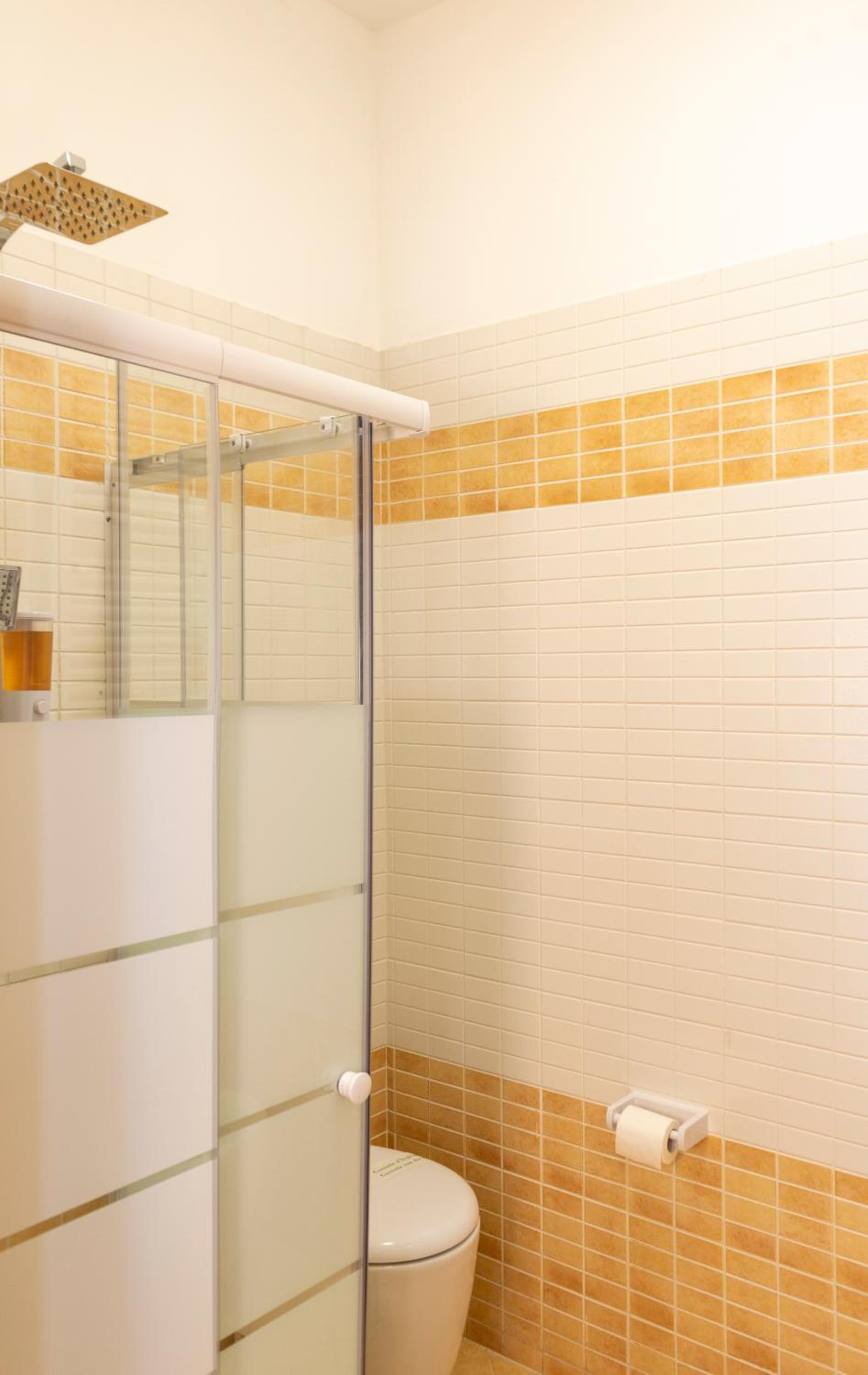 Double Room with Private Bathroom - Photo 13
