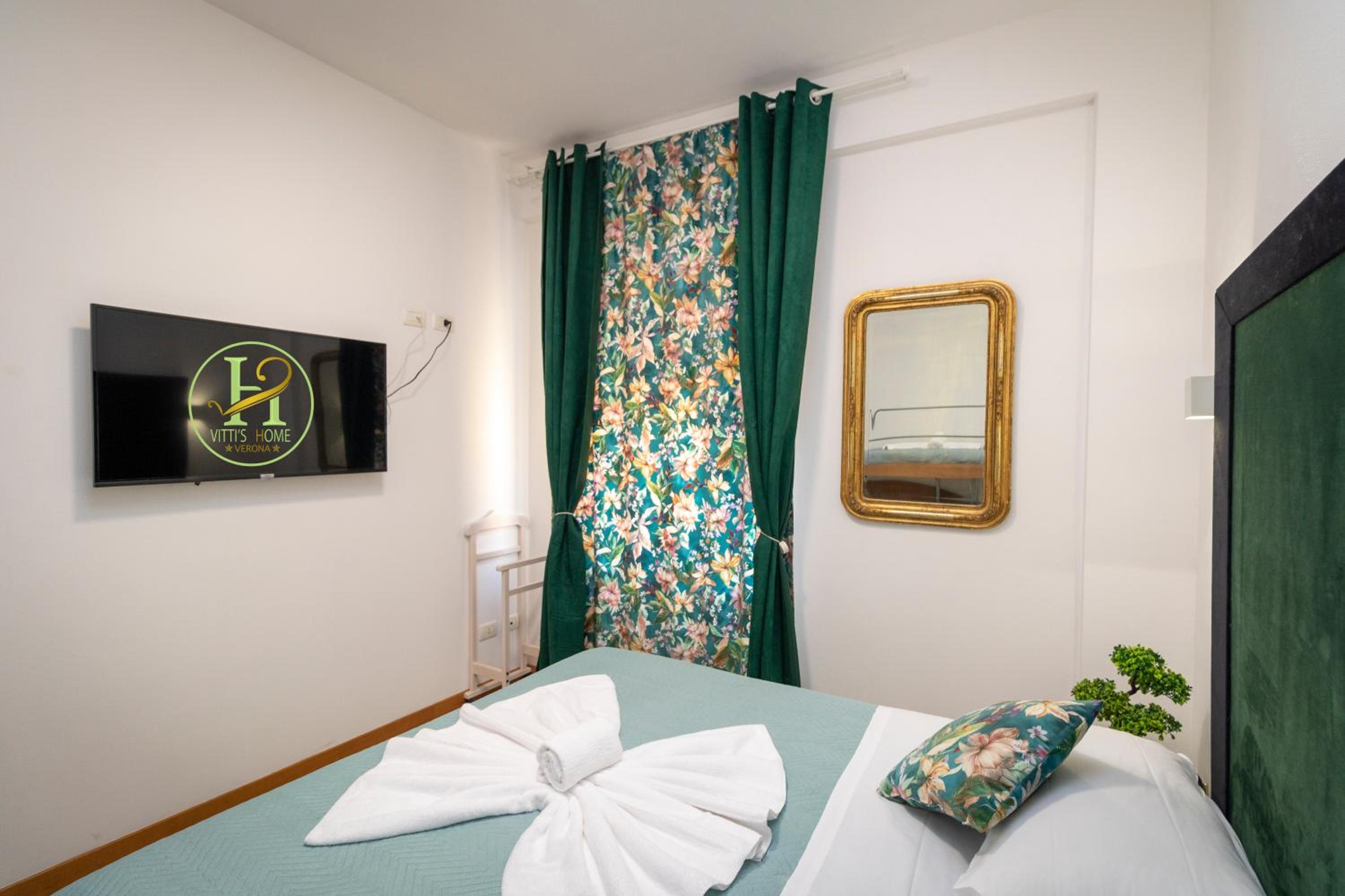 Quadruple Room with Private Bathroom - Photo 17