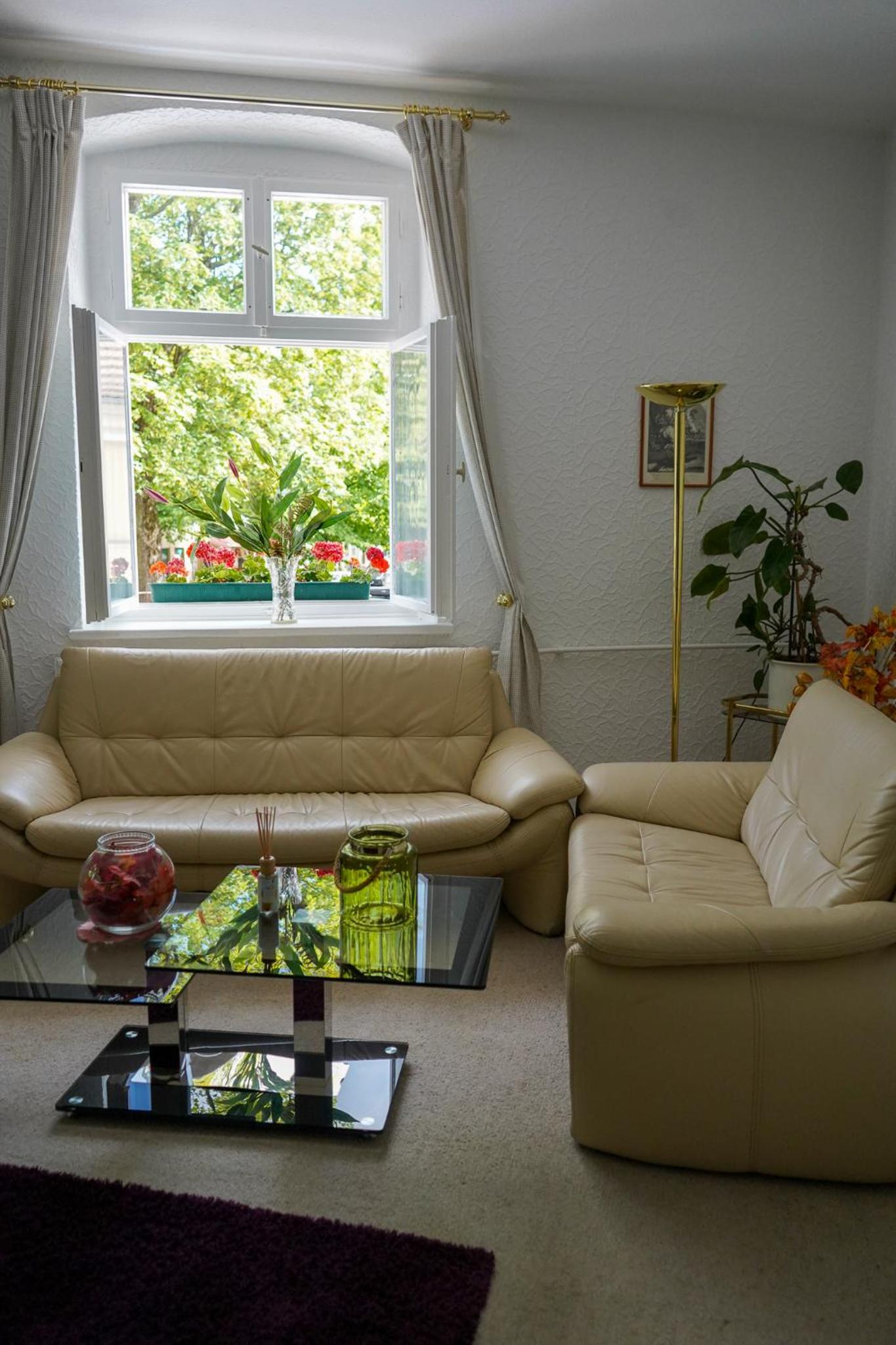 Large Twin Room - Photo 11