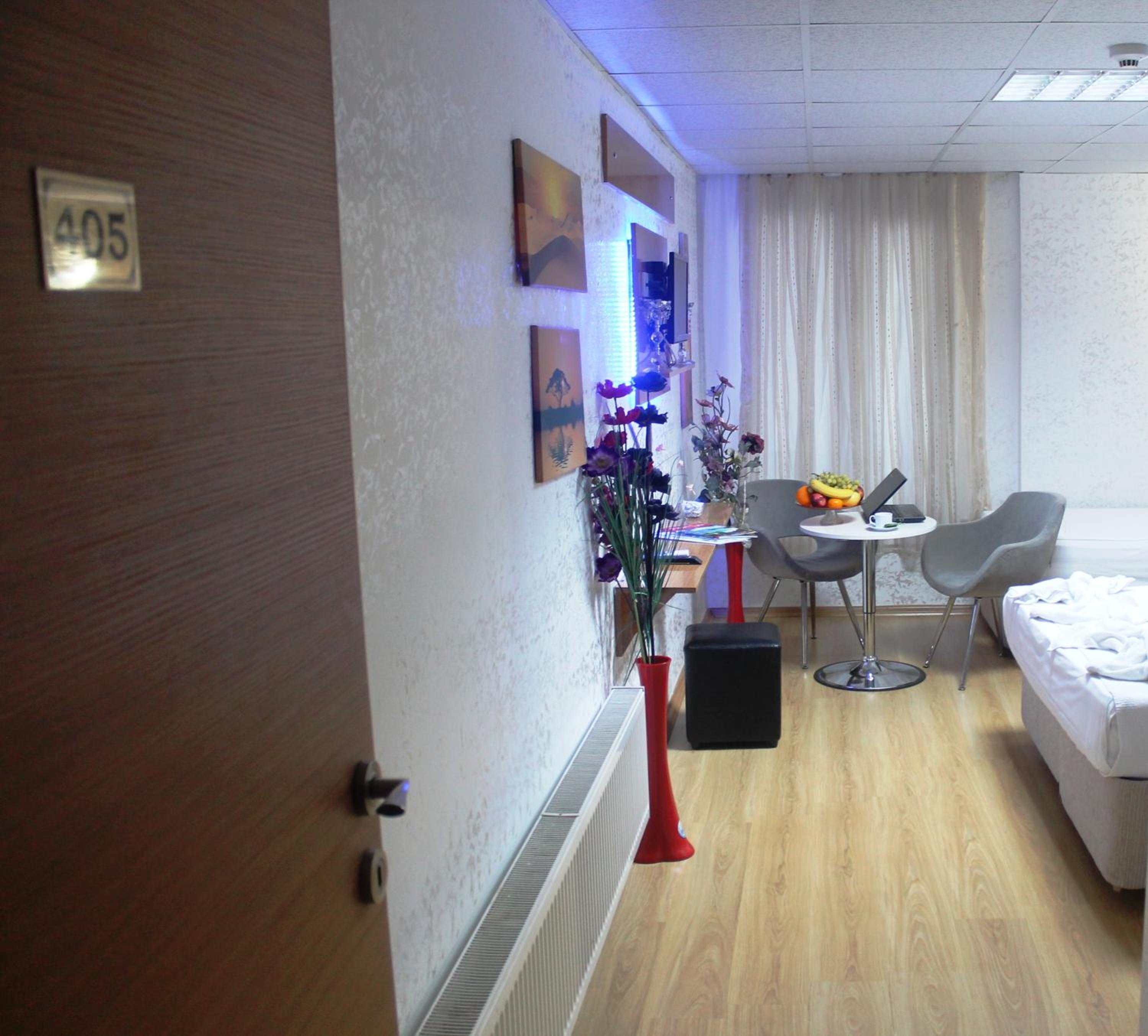 Deluxe Family Room photo 2
