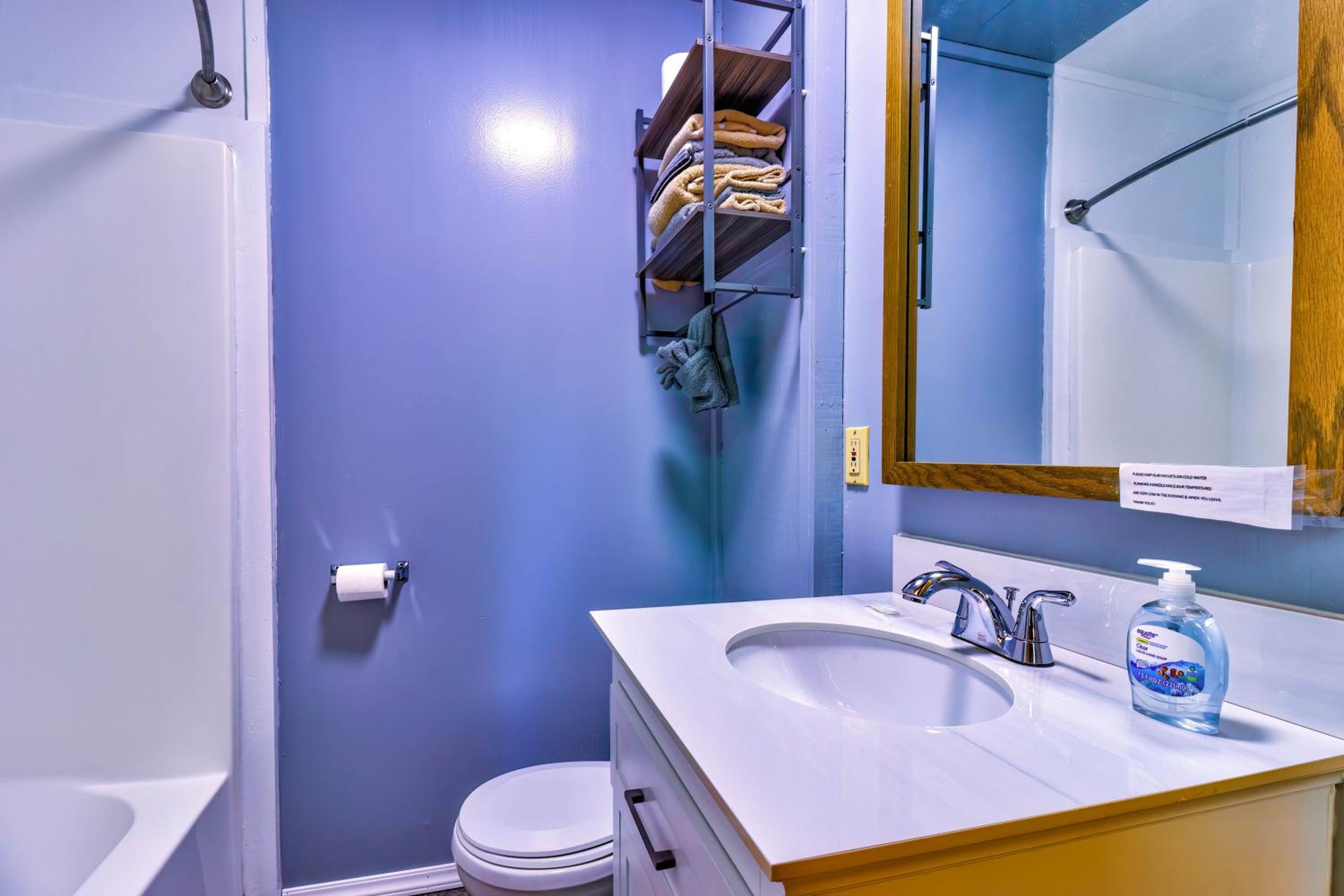 Wolf Ledge at Ponderosa (One-Bedroom Chalet) photo 2