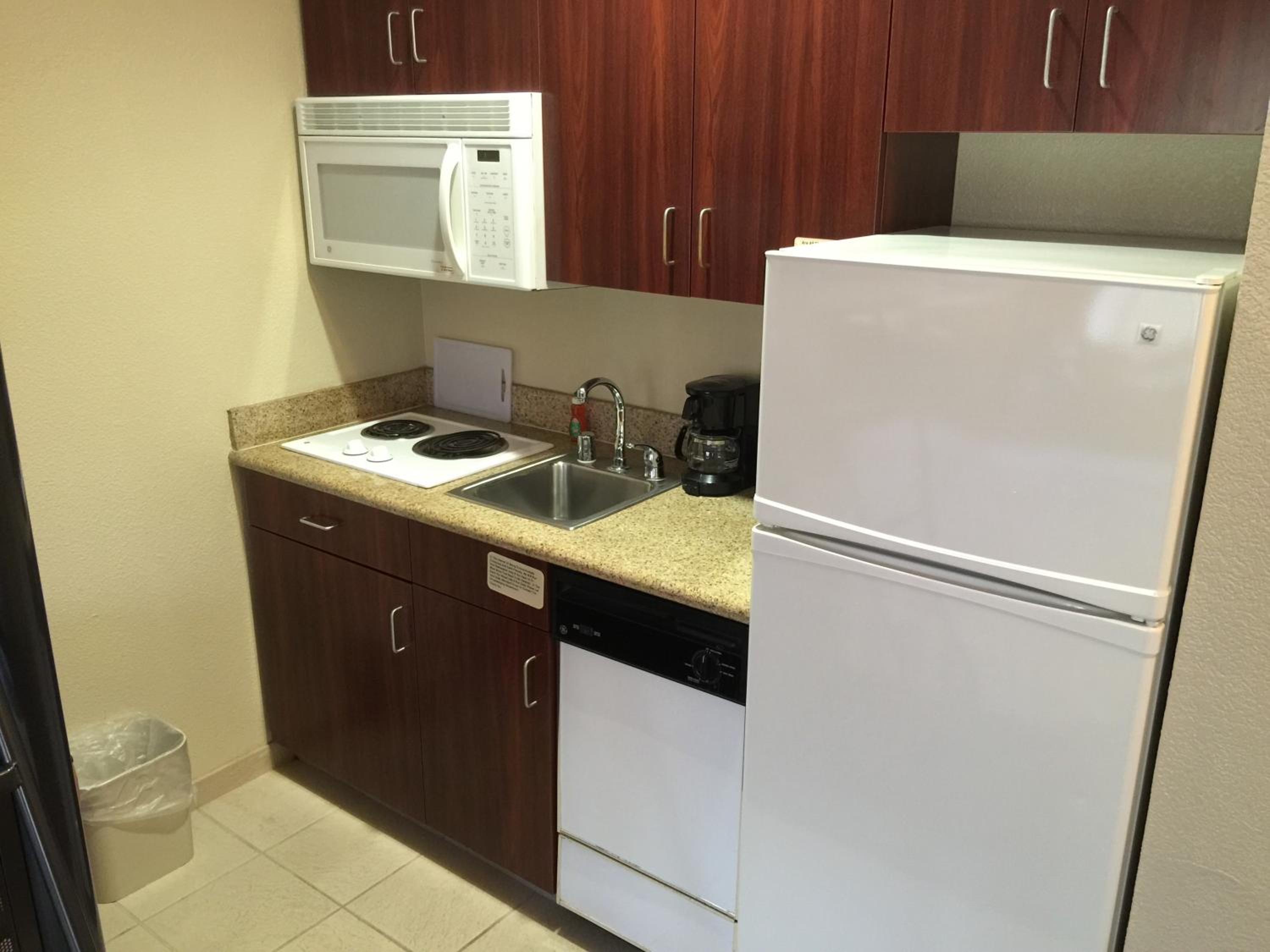 King Suite with Sofa Bed and Kitchen - Non-Smoking - Photo 8