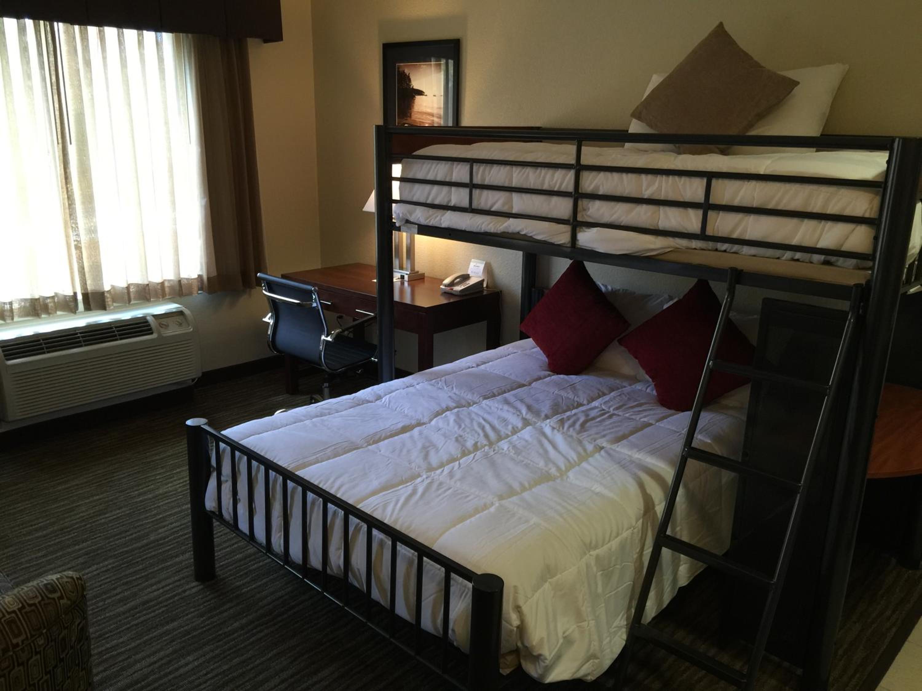 Family Suite with Bunk Bed - Non-Smoking - Photo 5
