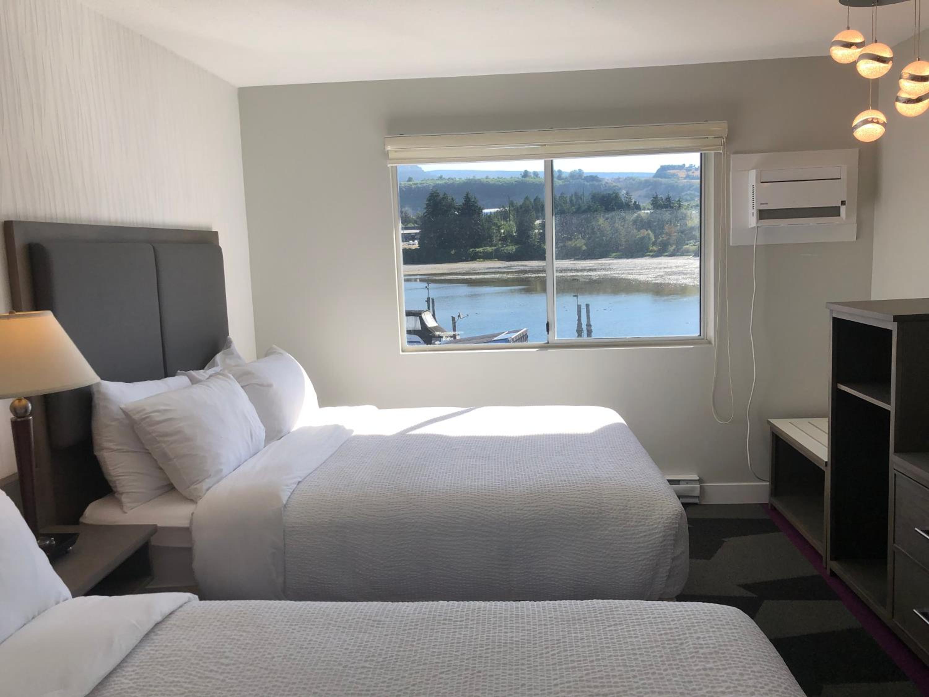 Ocean View Two Queen Room - Photo 9