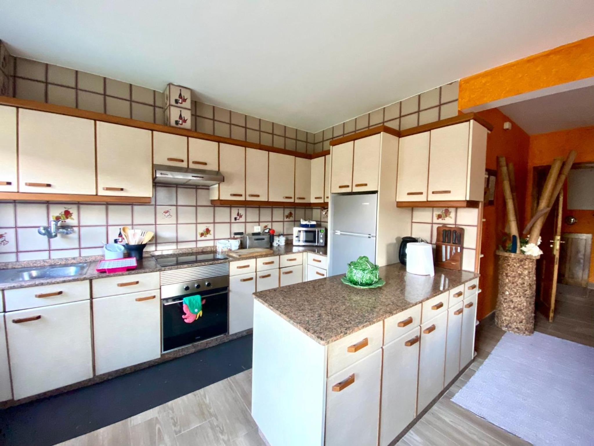 Four-Bedroom House photo 3