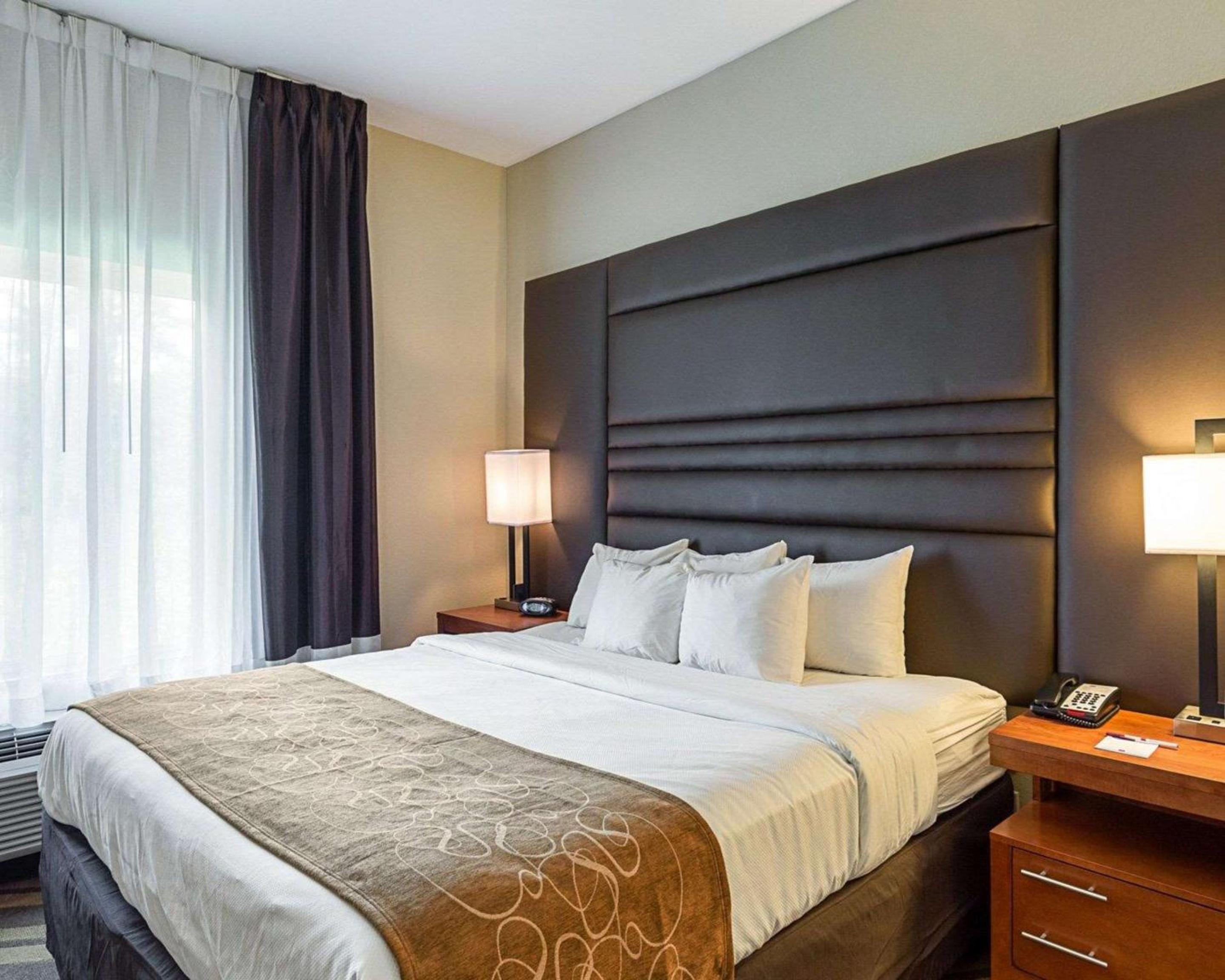 Comfort Suites near Tanger Outlet Mall