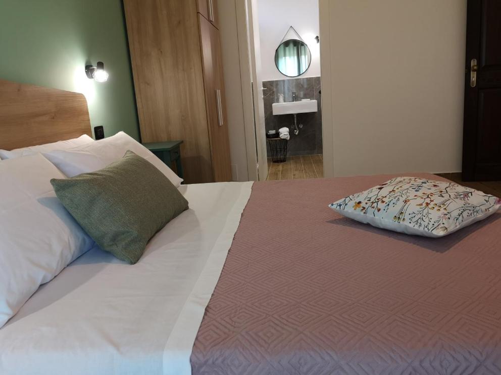 Deluxe Double Room with Shower