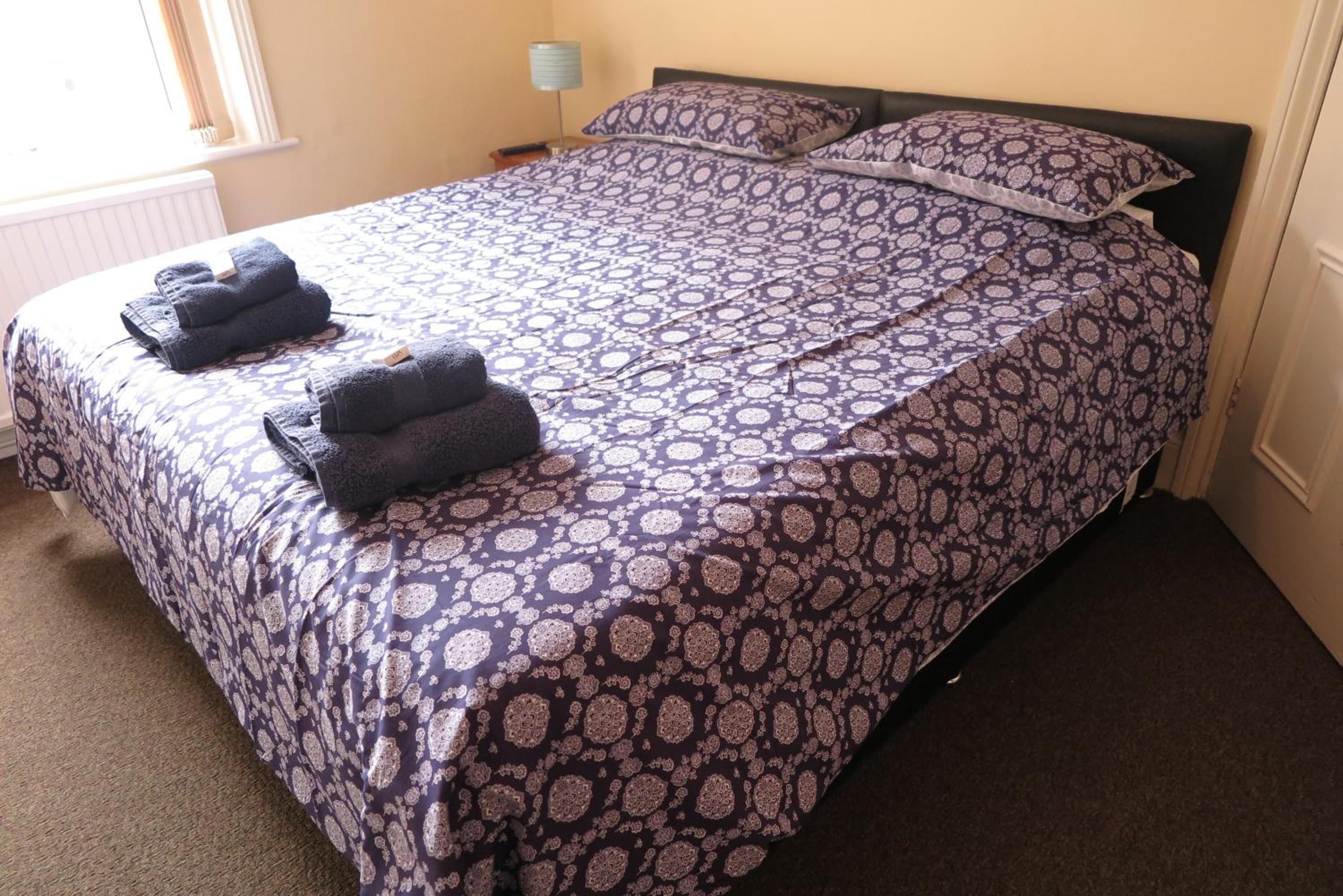 Double or Twin Room with Private Bathroom photo 3