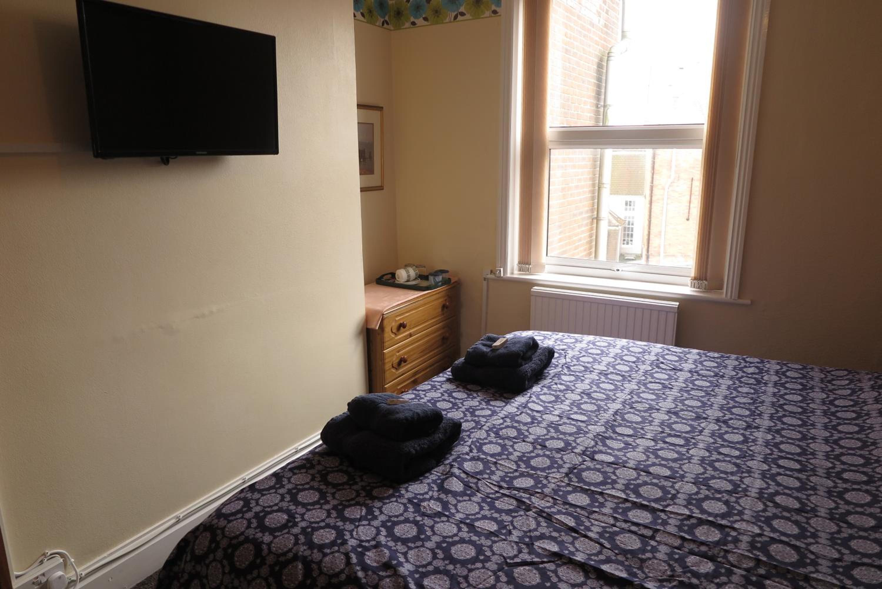 Double or Twin Room with Private Bathroom photo 3