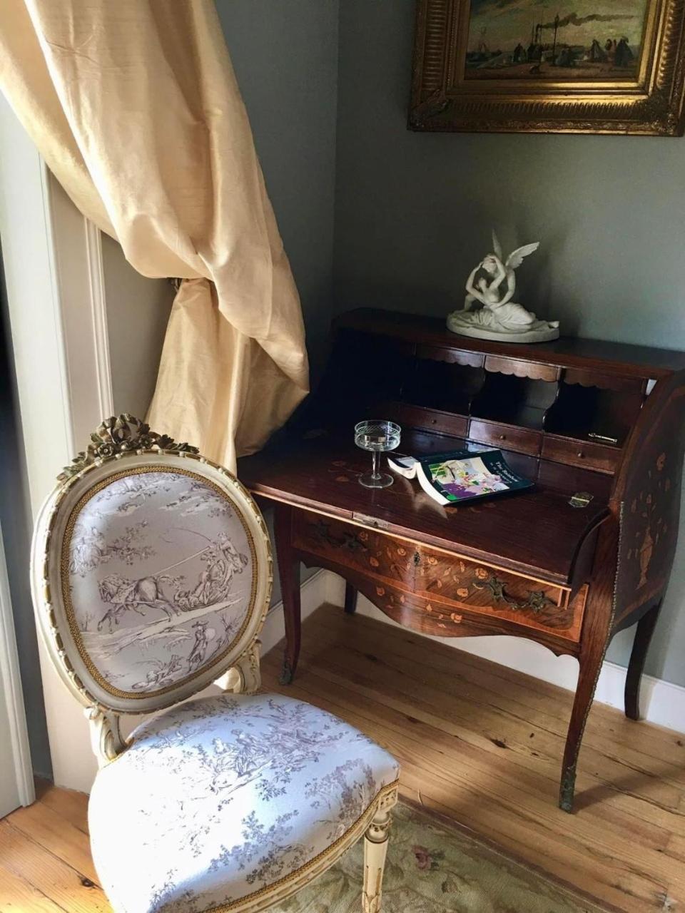 Deluxe King Room photo 2