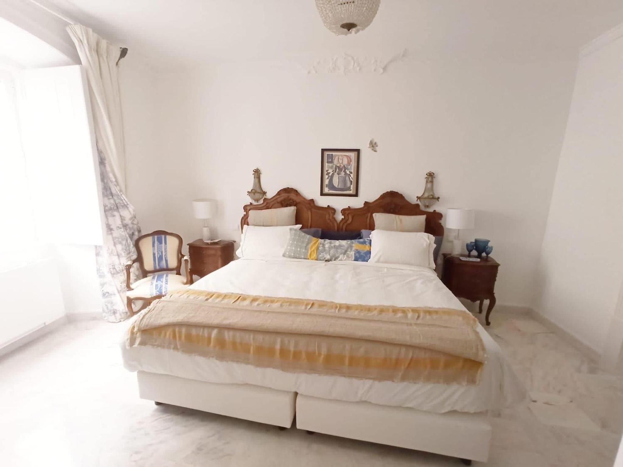 King Room with Roll-In Shower - Disability Access photo 1