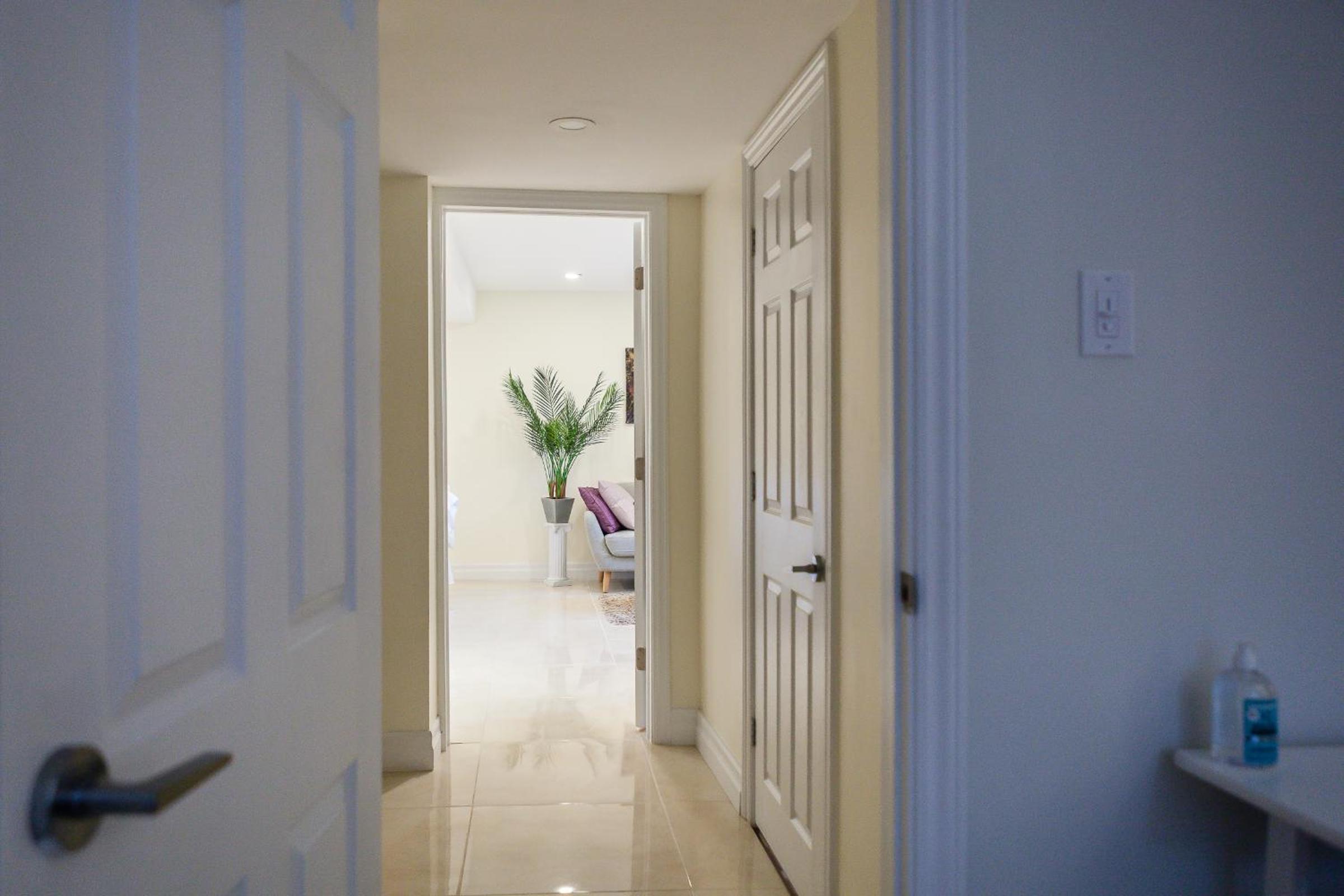 Deluxe Queen Suite - Photo 42