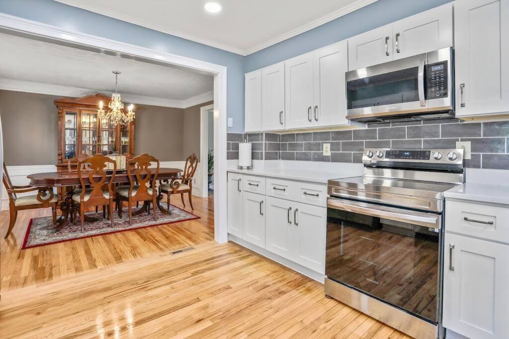 Five-Bedroom House photo 2