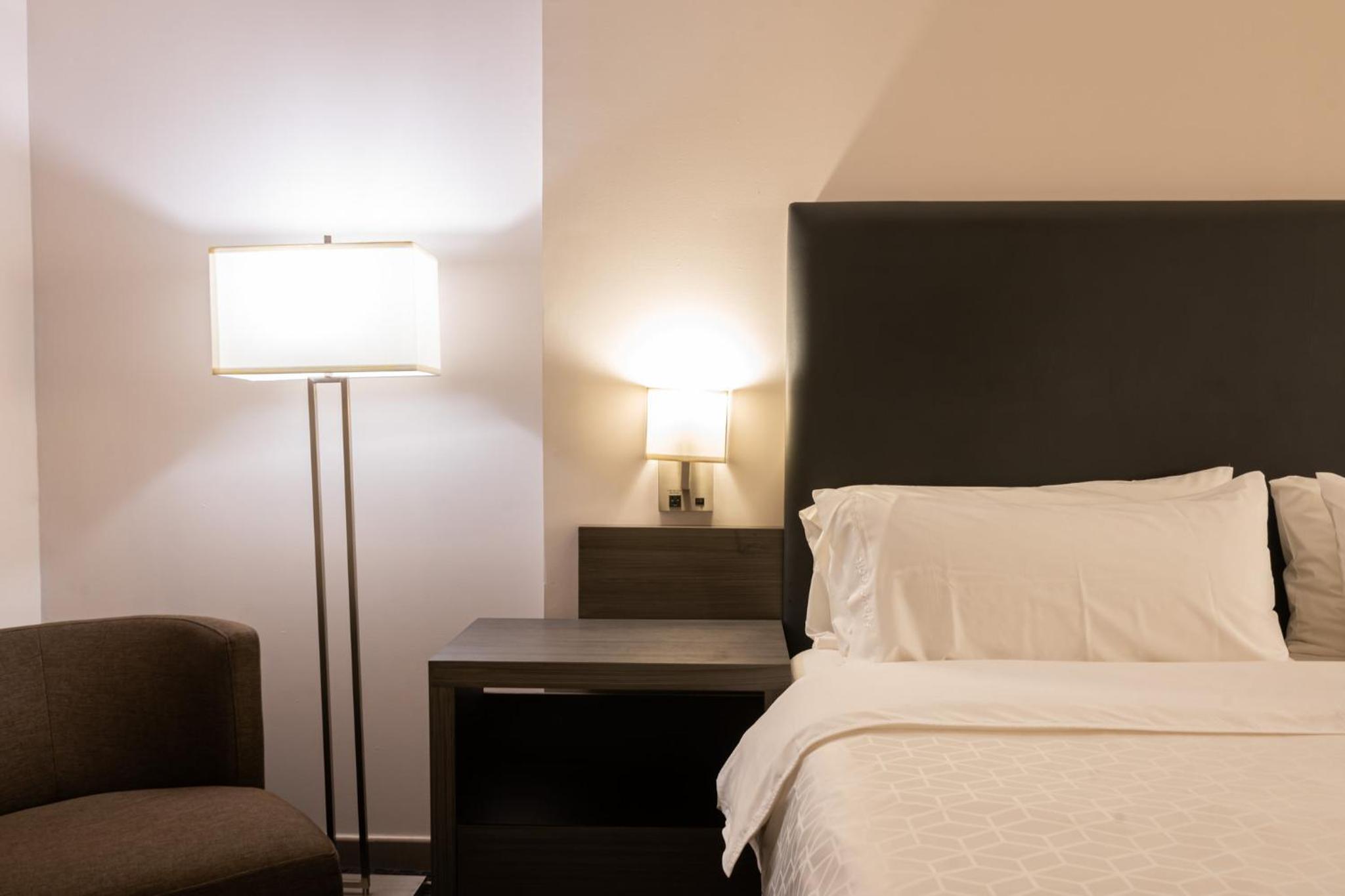 One-Bedroom King Suite photo 3