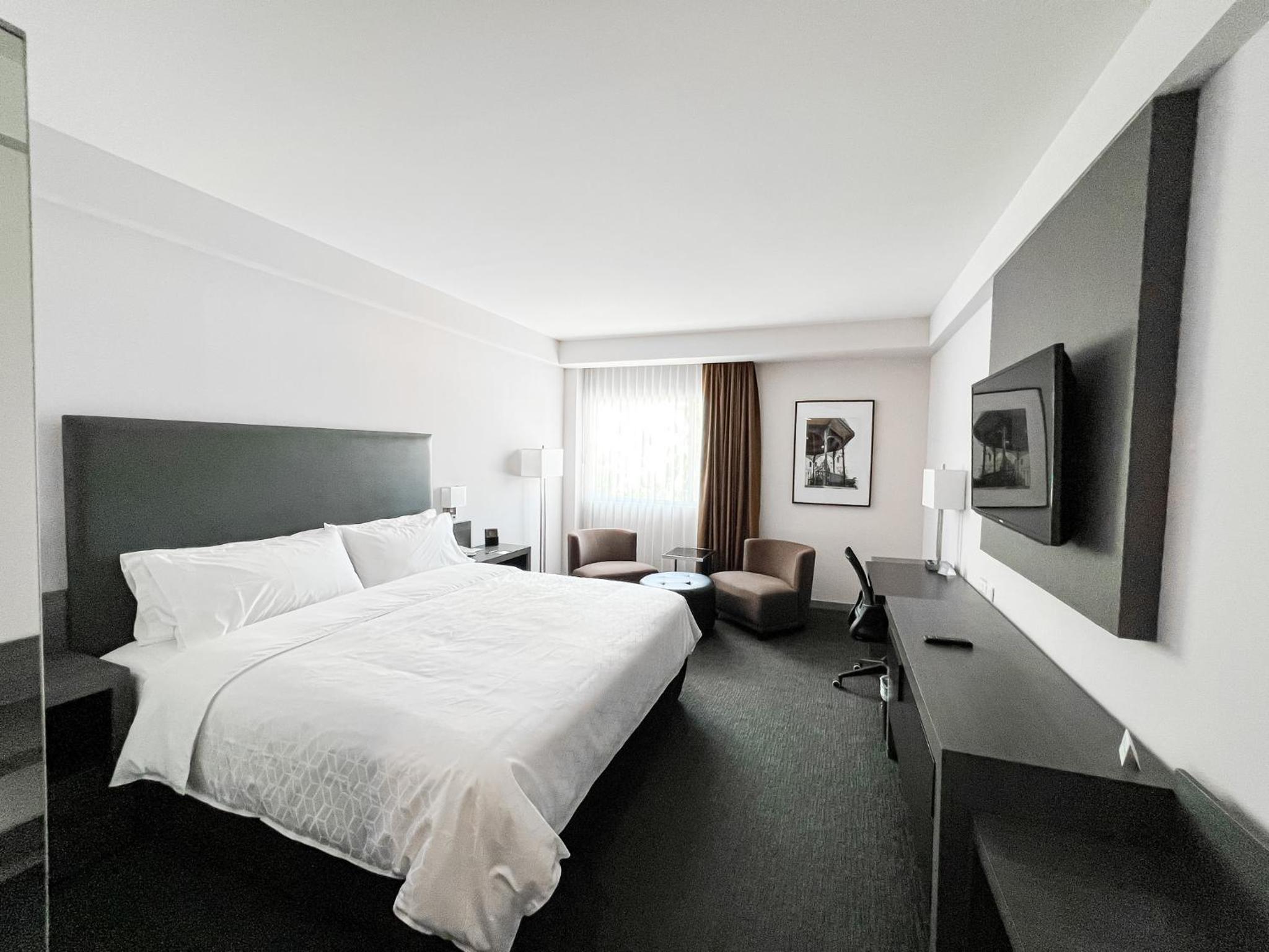 Standard King Room photo 3