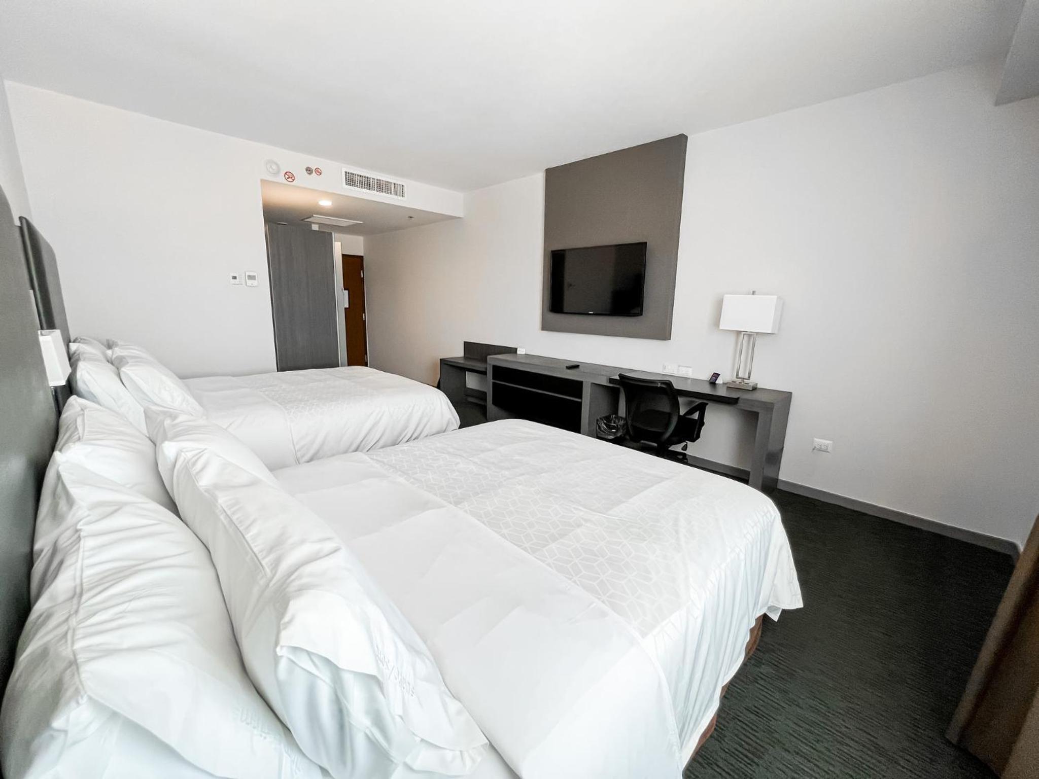 Double Room with Two Double Beds - Disability Access photo 3
