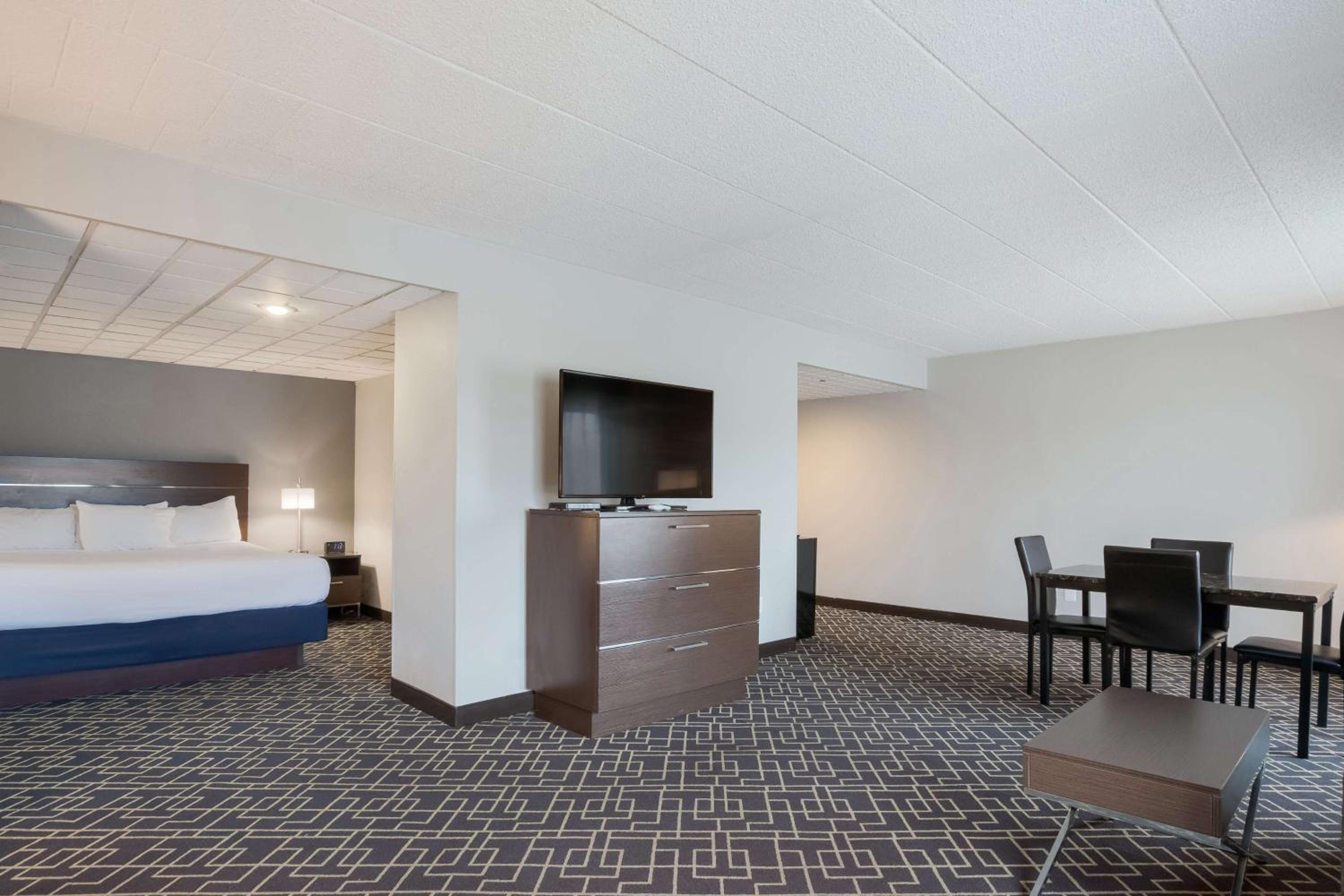 King Suite with Sofa Bed - Photo 2