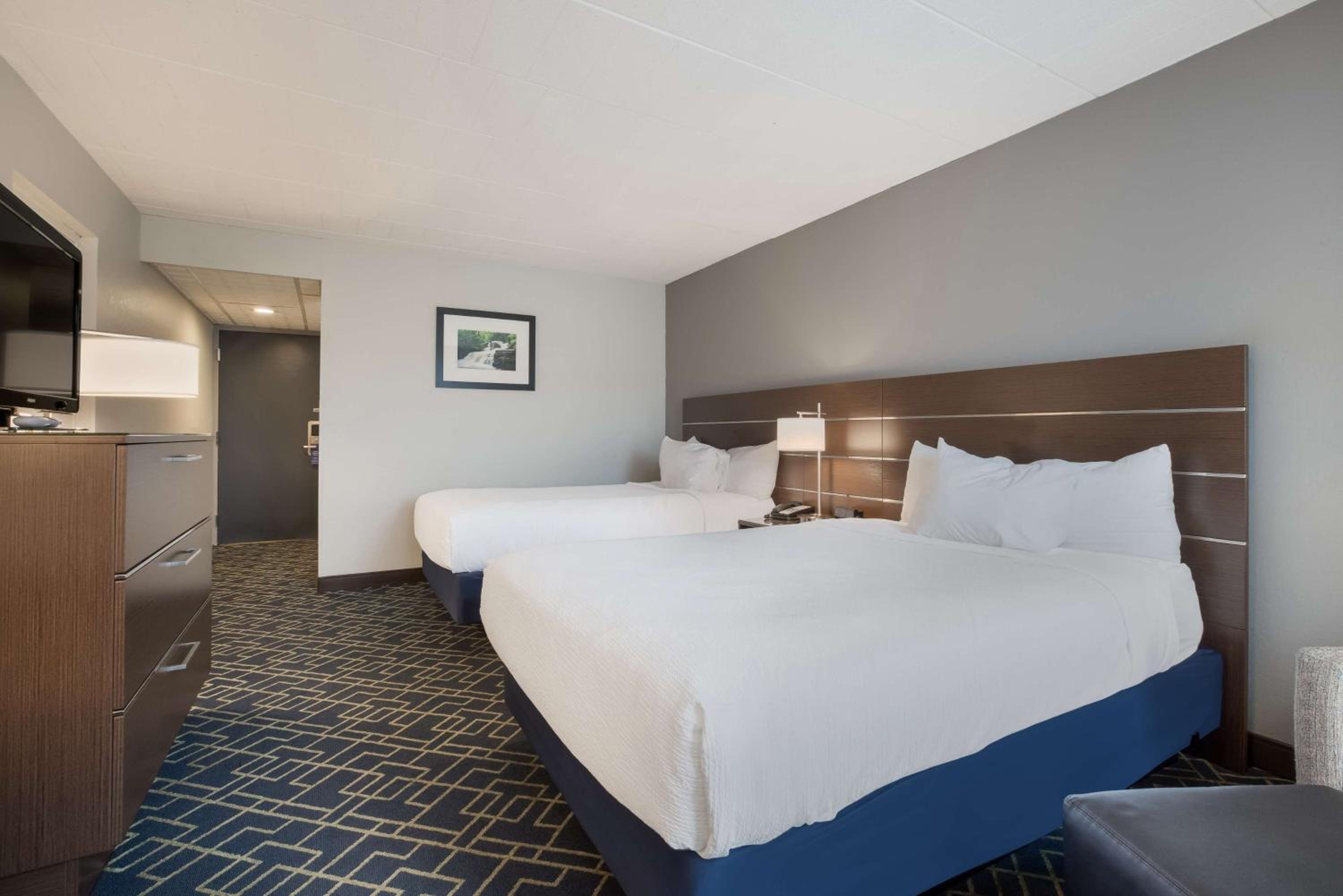 Double Room with Two Double Beds - Photo 2