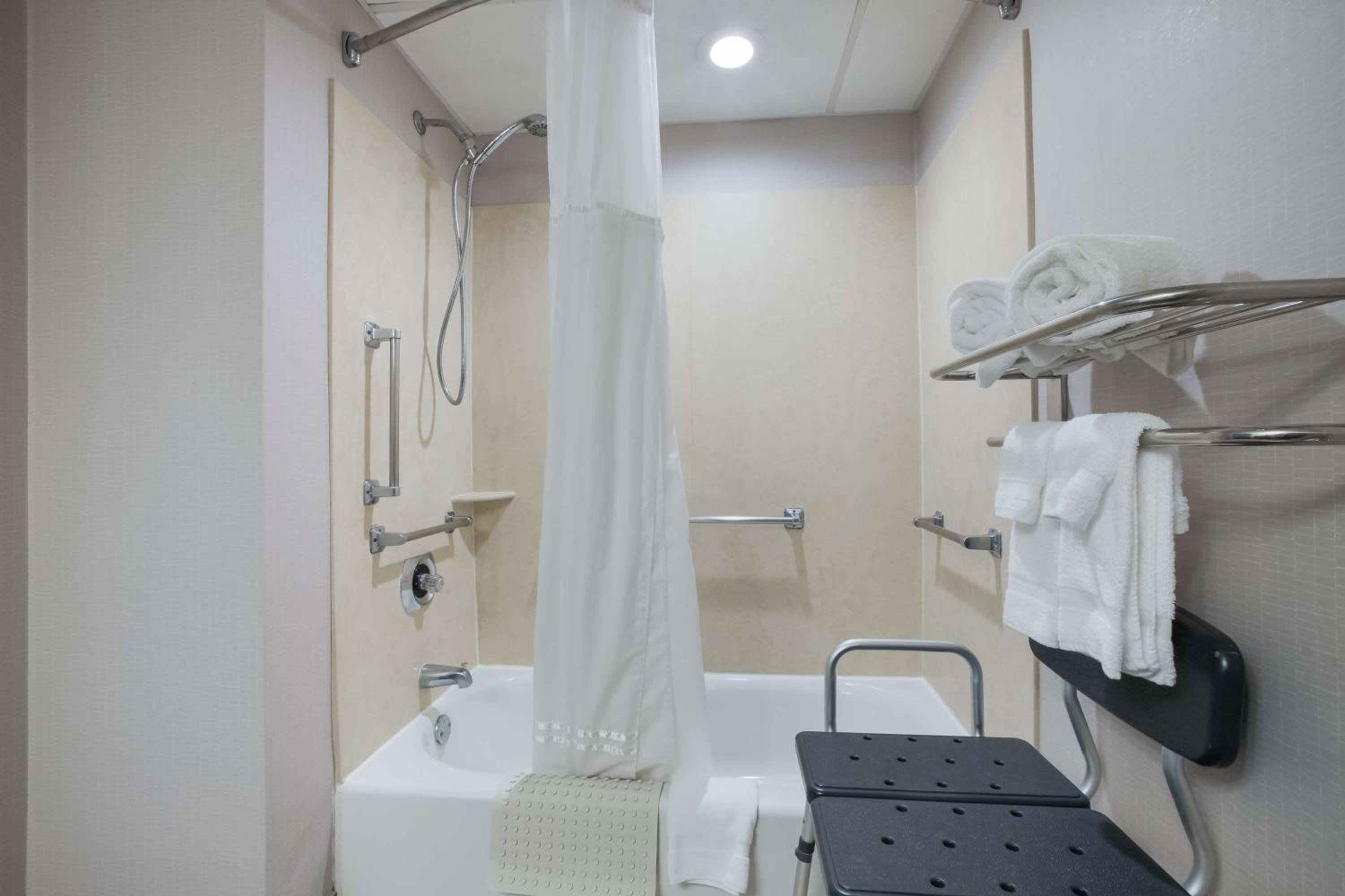 King Room - Non-Smoking - Photo 2