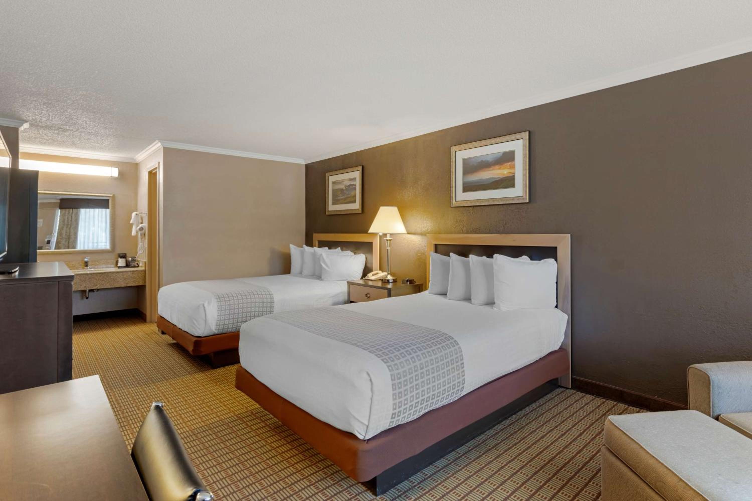 Queen Room with Two Queen Beds - Non-Smoking photo 1