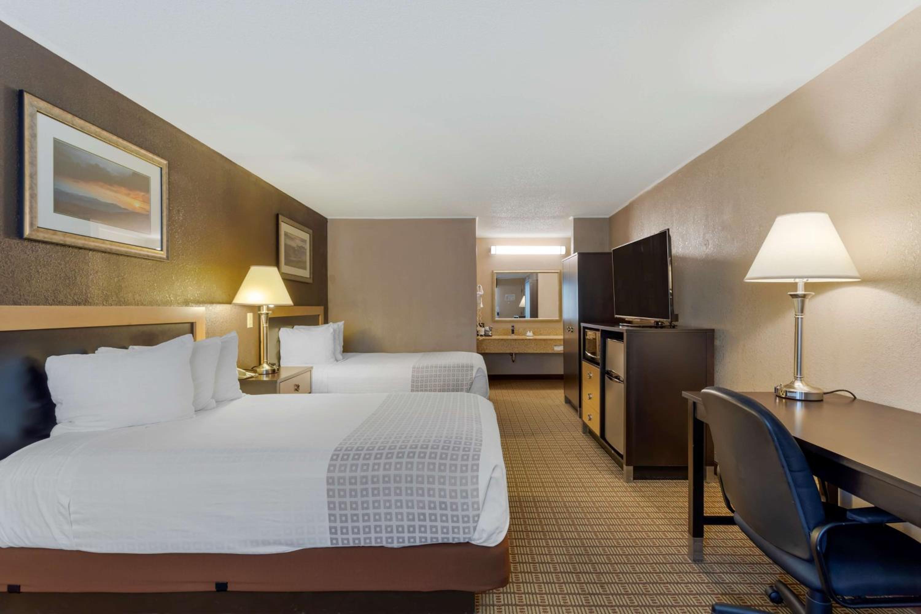 Double Room with Two Double Beds - Non-Smoking photo 1