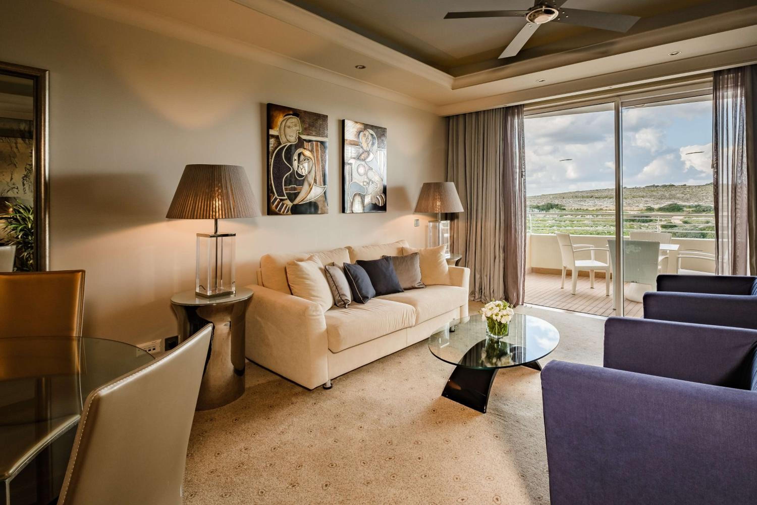 Premium Suite with Country View - Photo 5