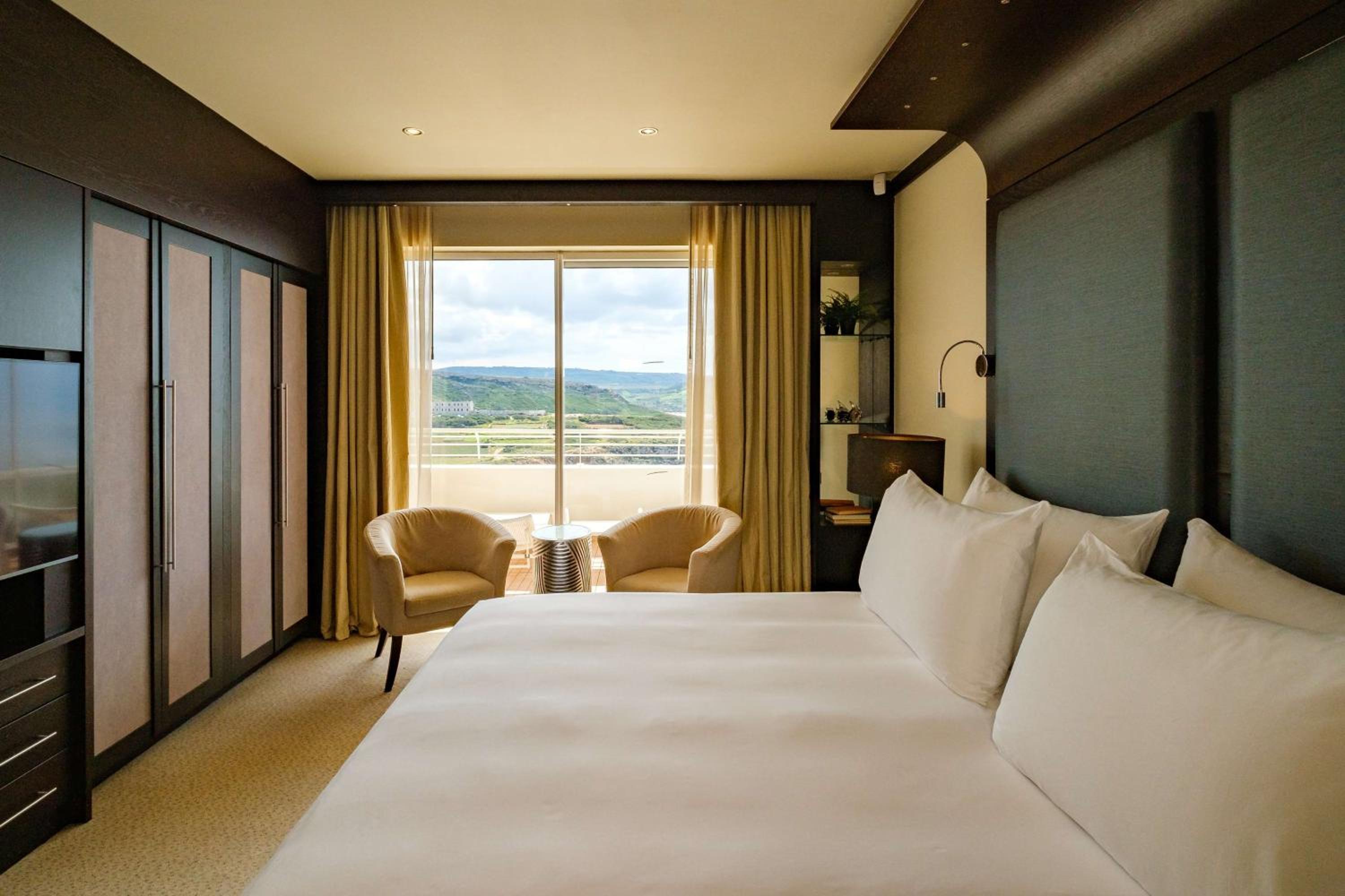 Premium Suite with Country View - Photo 8